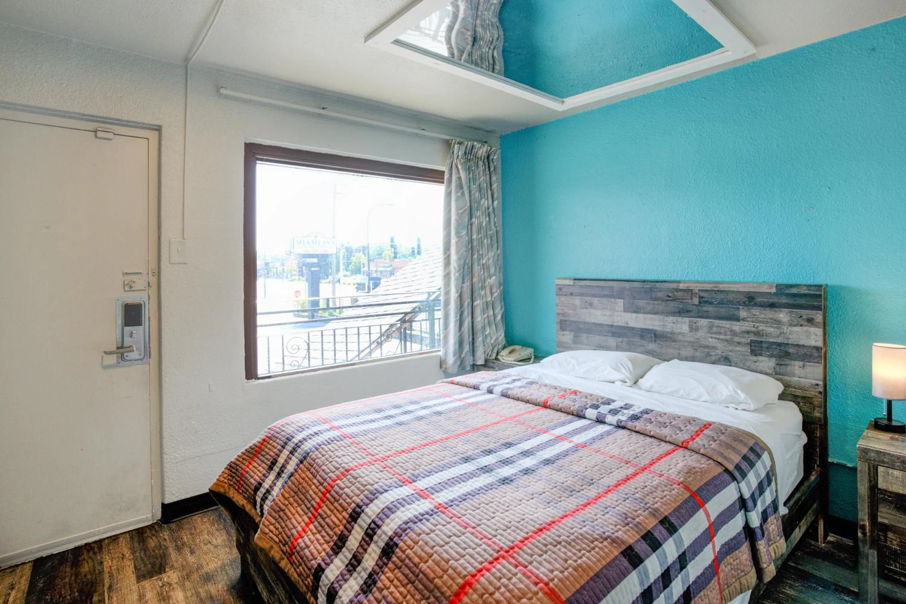 Bedroom, Bed in Hotel O Miami Inn & Suites Chicago Midway Airport