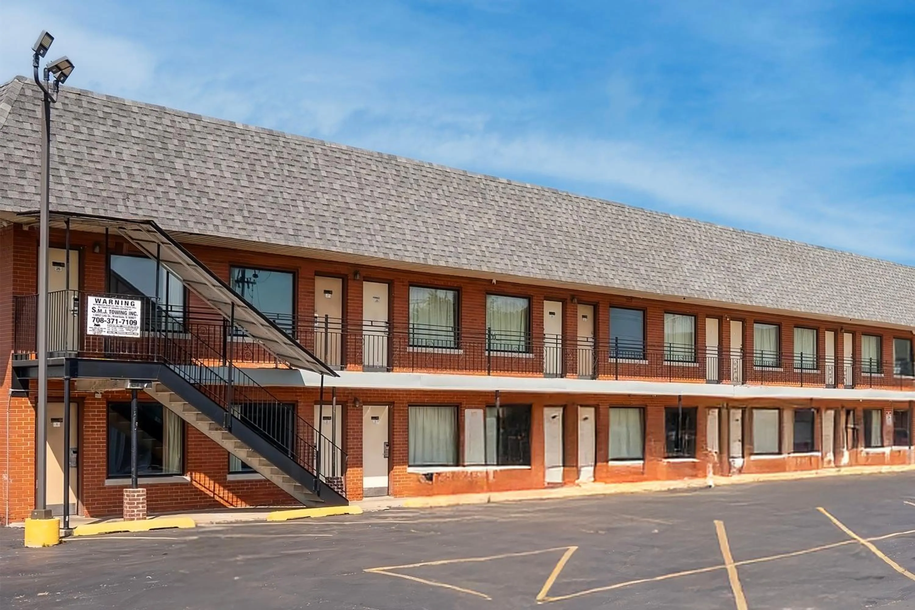 Property building in Hotel O Miami Inn & Suites Chicago Midway Airport