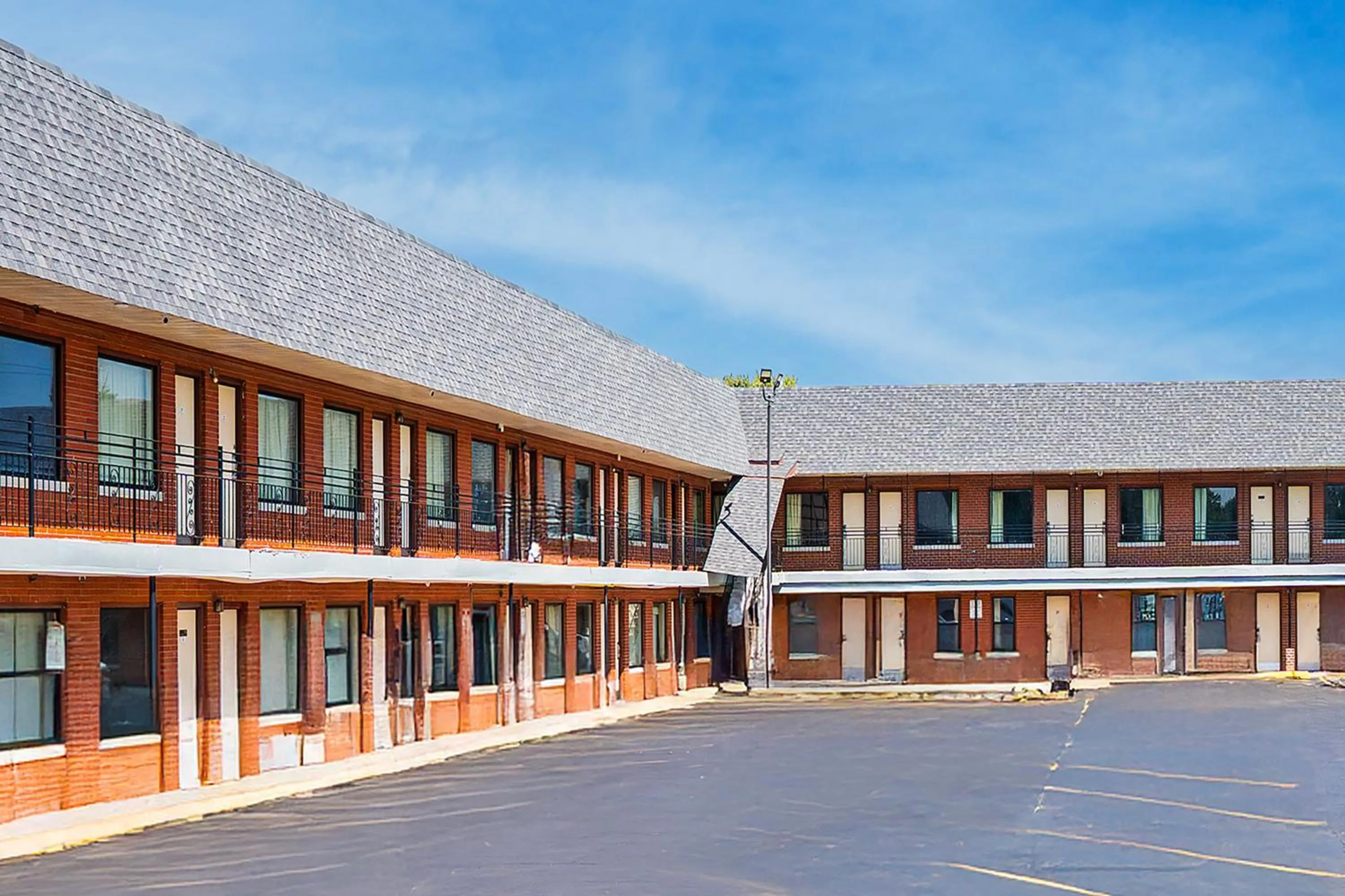 Property building in Hotel O Miami Inn & Suites Chicago Midway Airport