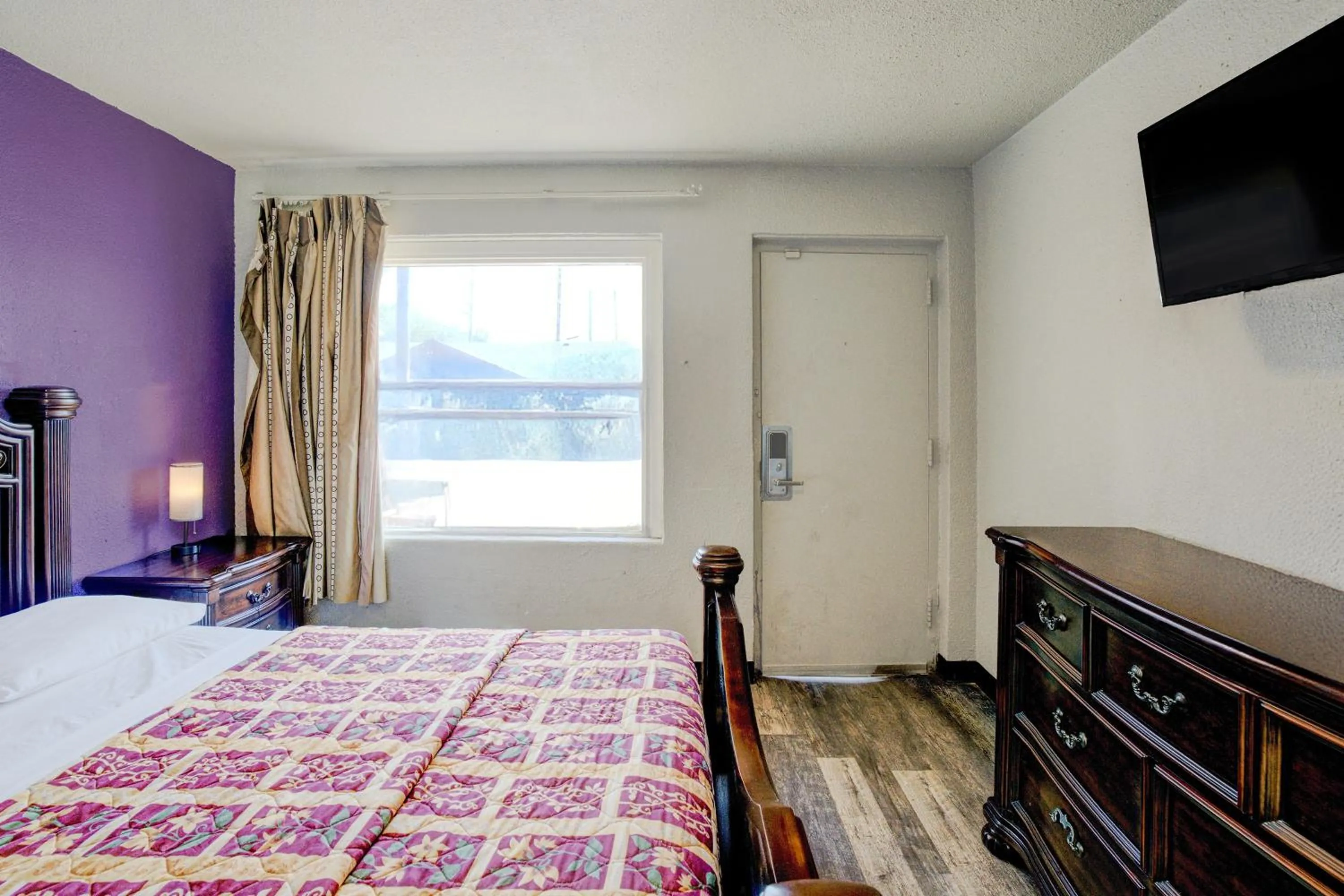 Bedroom, Bed in Hotel O Miami Inn & Suites Chicago Midway Airport