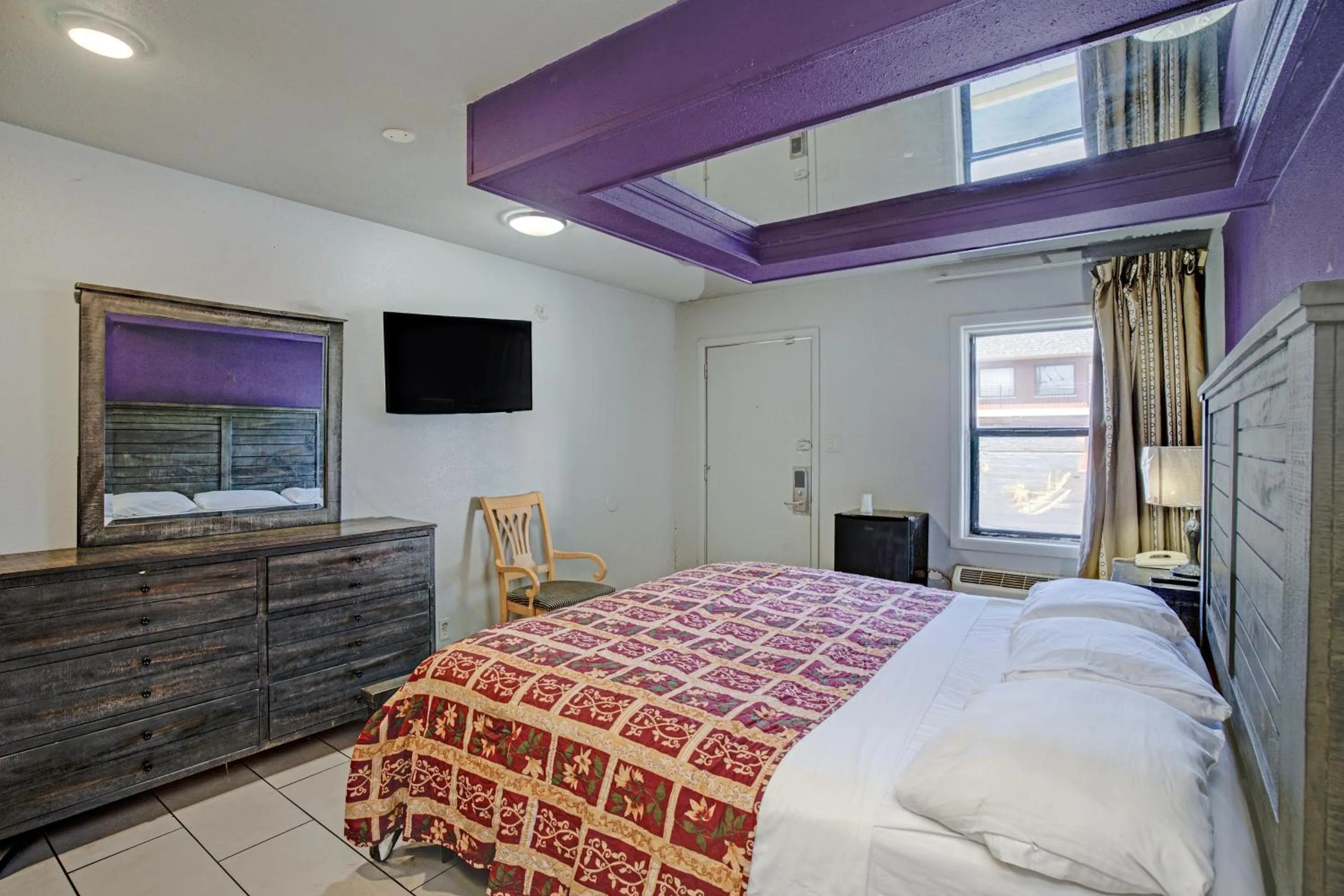 Bedroom, Bed in Hotel O Miami Inn & Suites Chicago Midway Airport