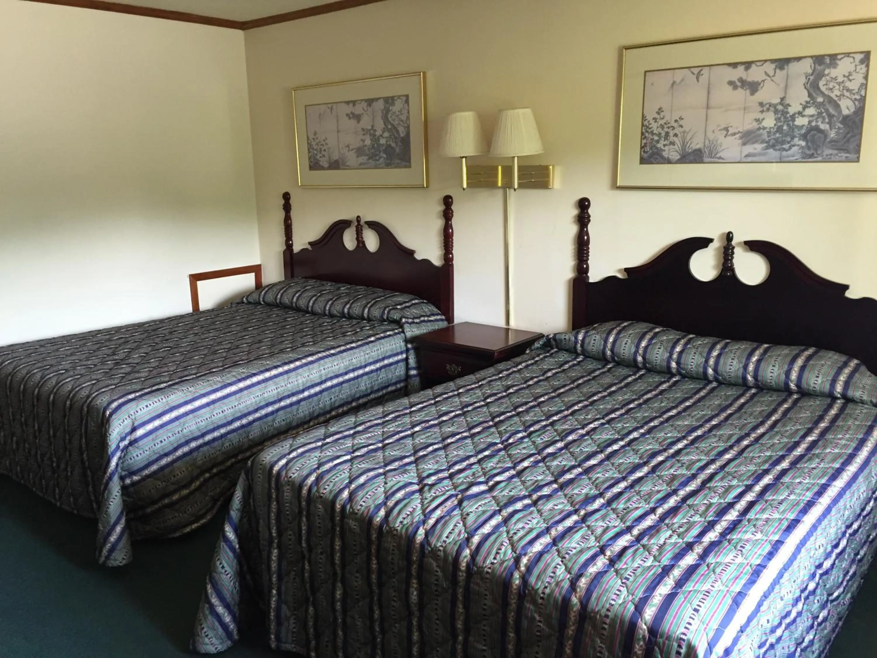 Bedroom, Bed in A Sapphire Inn