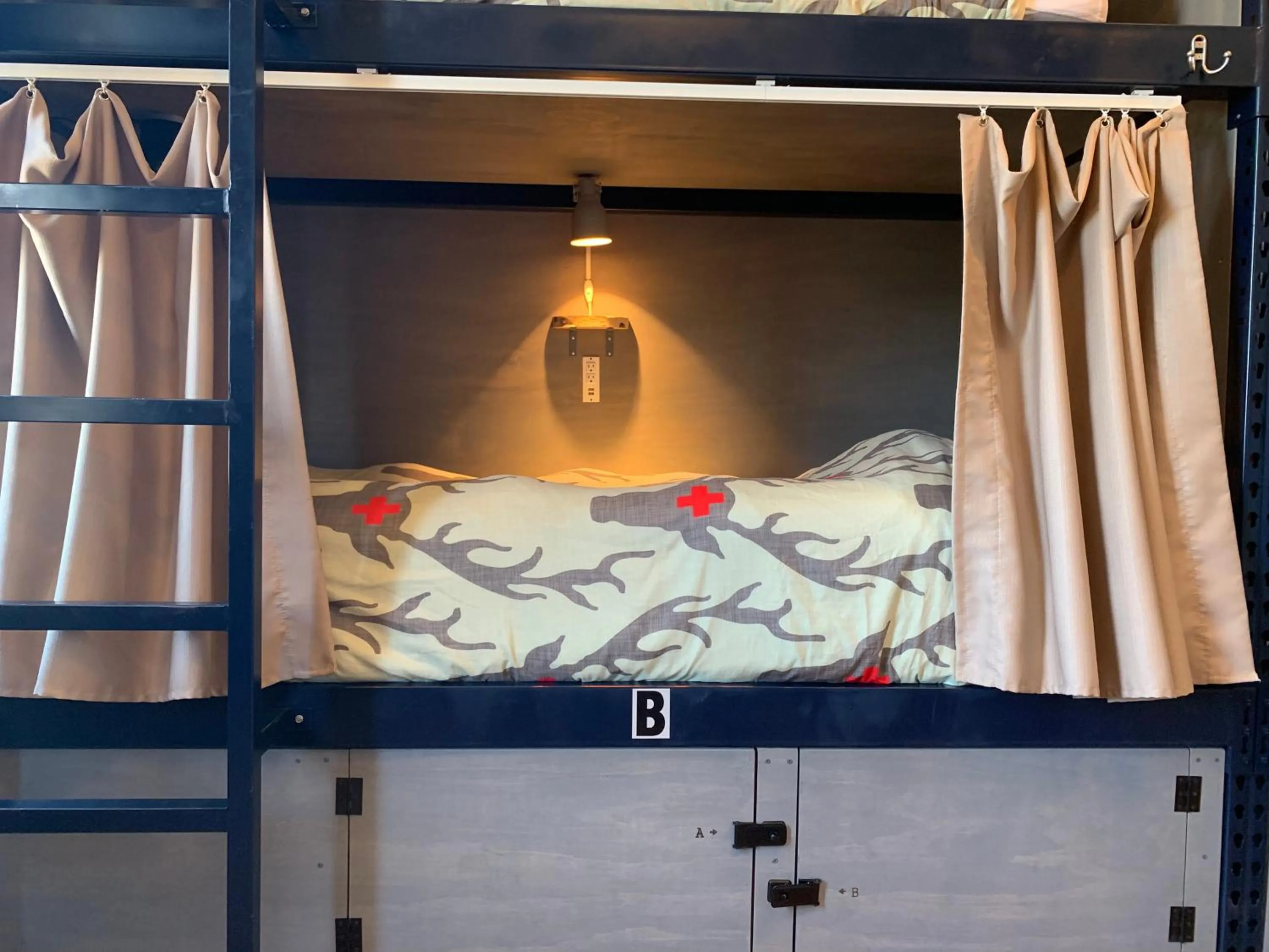 bunk bed, Bed in Hostel Fish