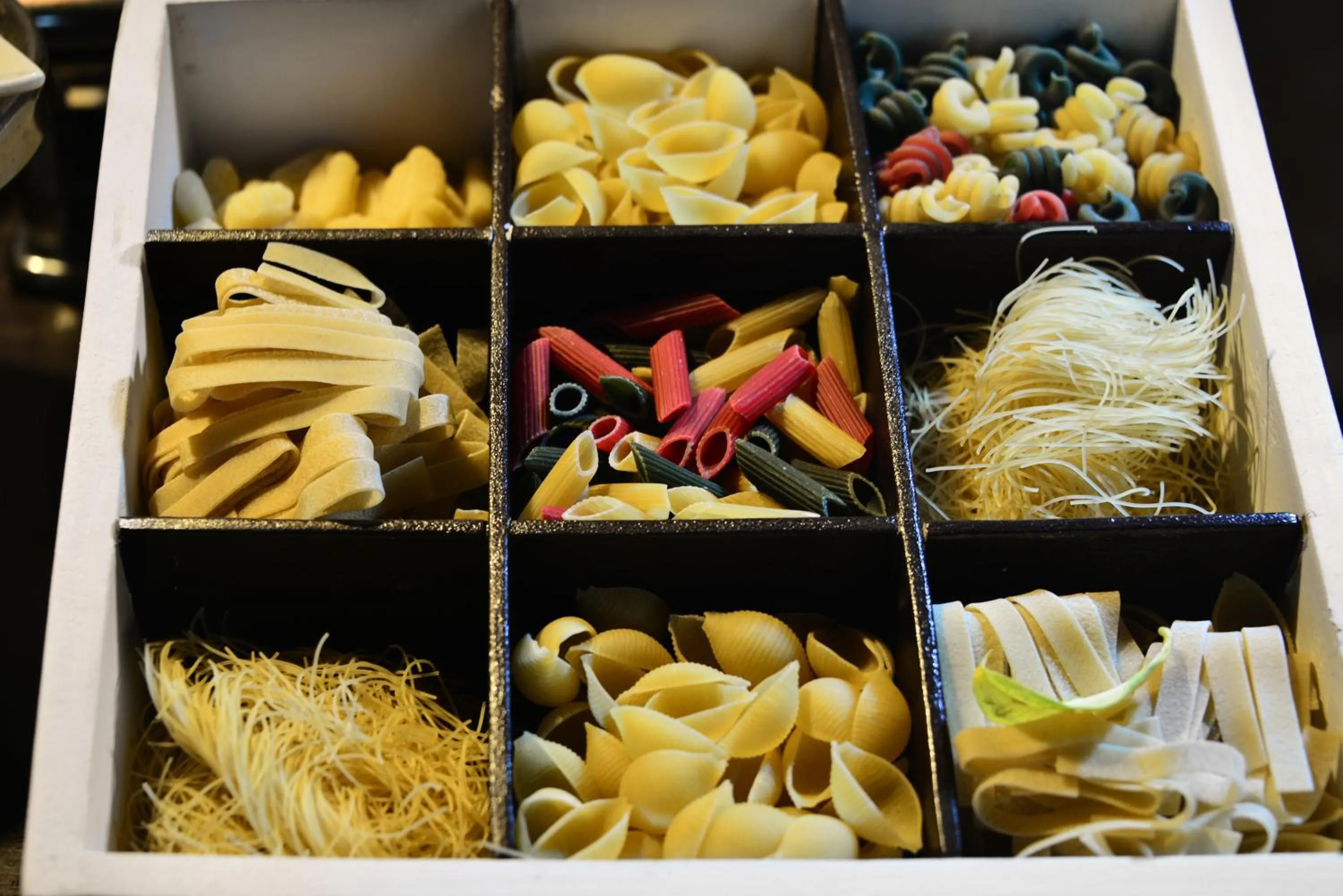 Restaurant/places to eat in Unic Design Hotel & Restaurant- 5th Avenue