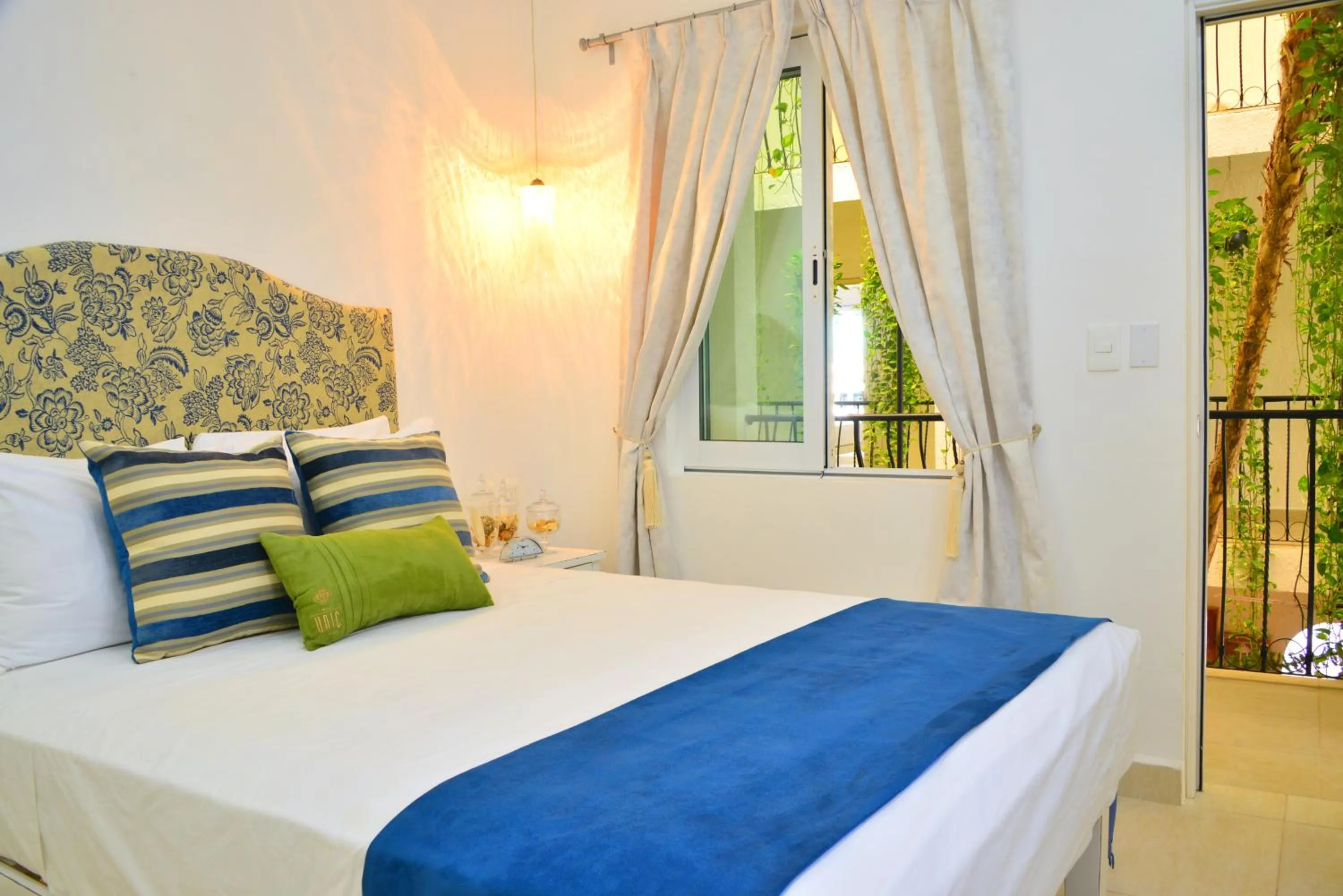 Photo of the whole room, Bed in Unic Design Hotel & Restaurant- 5th Avenue