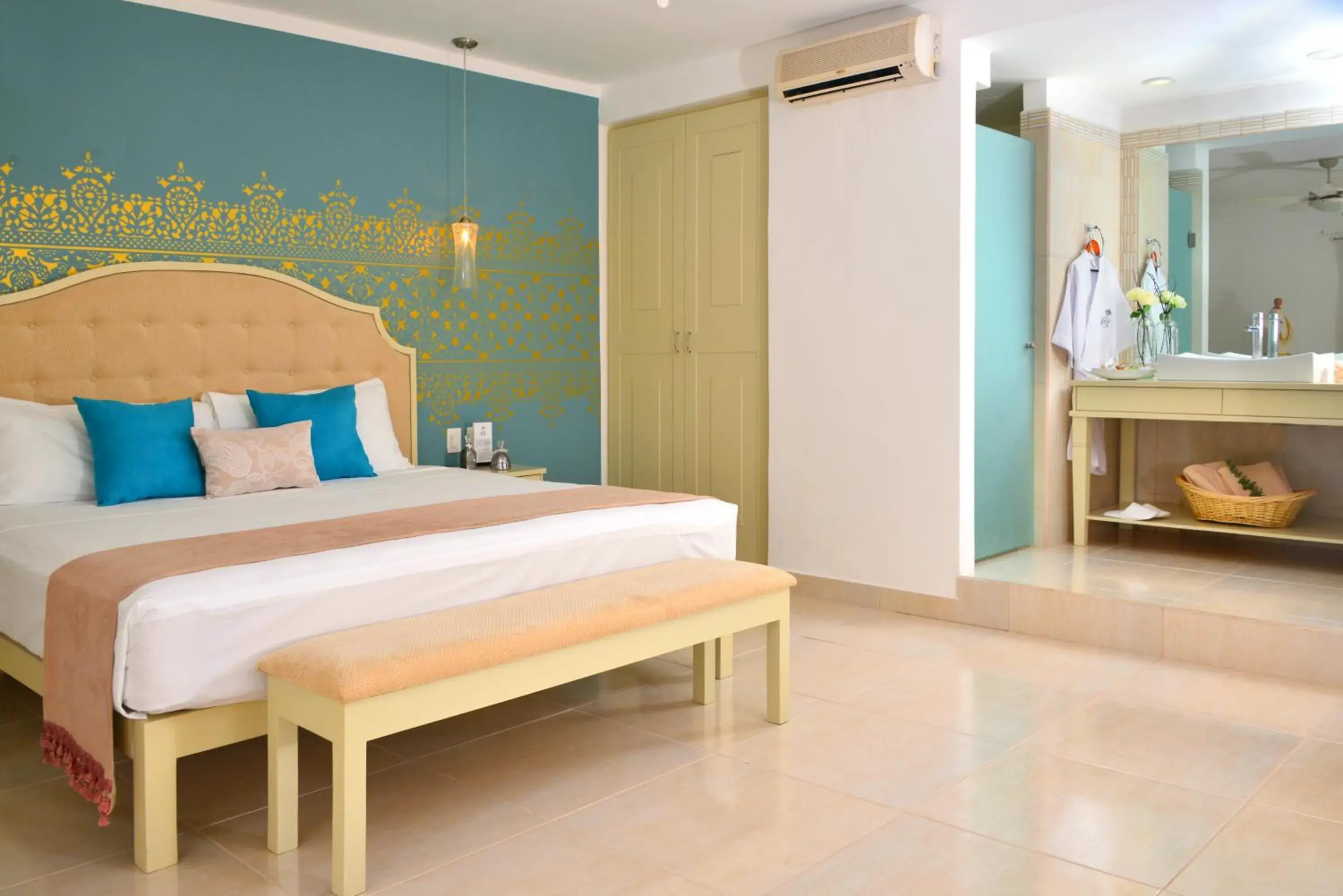 Unic Design Hotel & Restaurant- 5th Avenue Unic Design Hotel & Restaurant- 5th Avenue