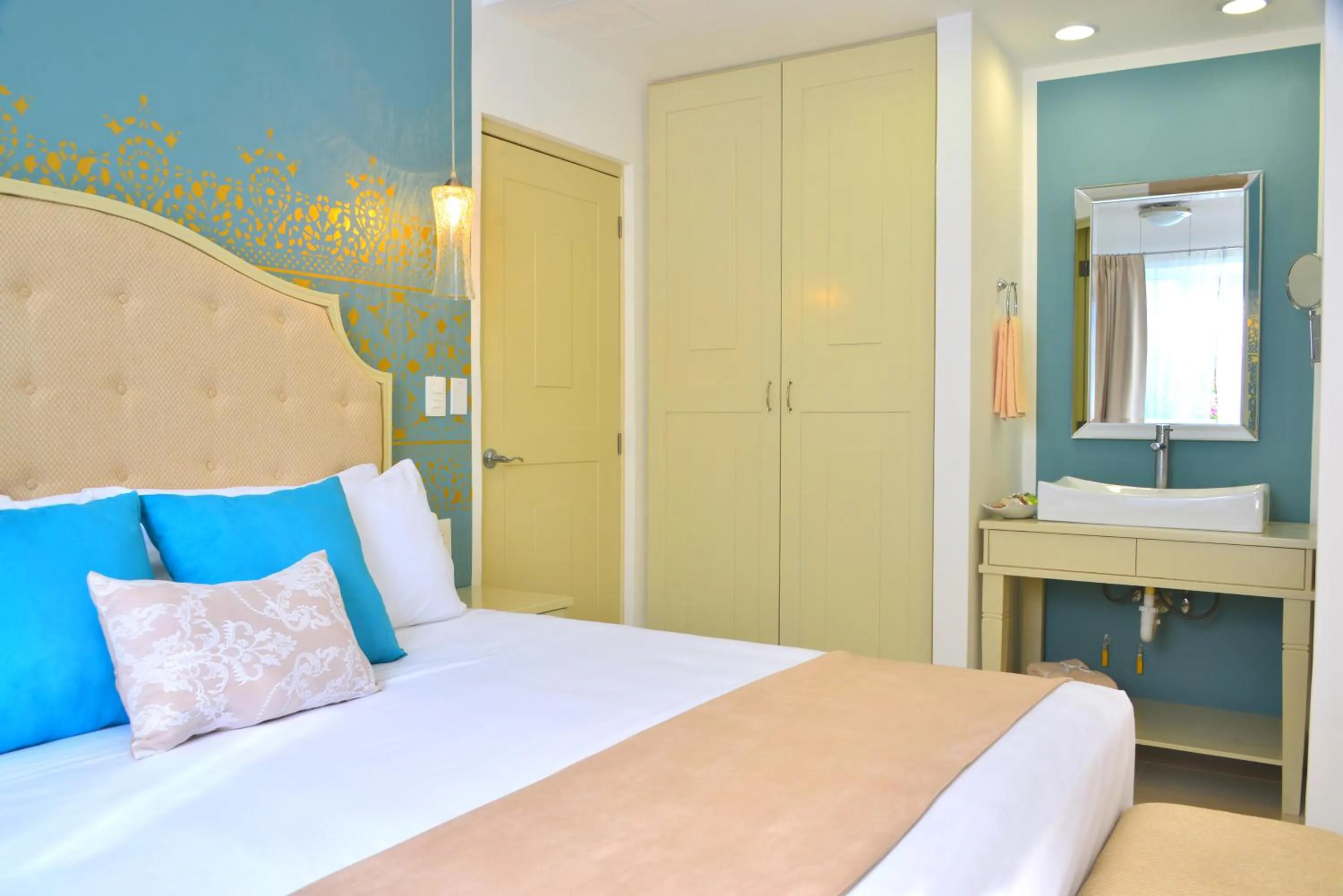 Photo of the whole room, Bed in Unic Design Hotel & Restaurant- 5th Avenue