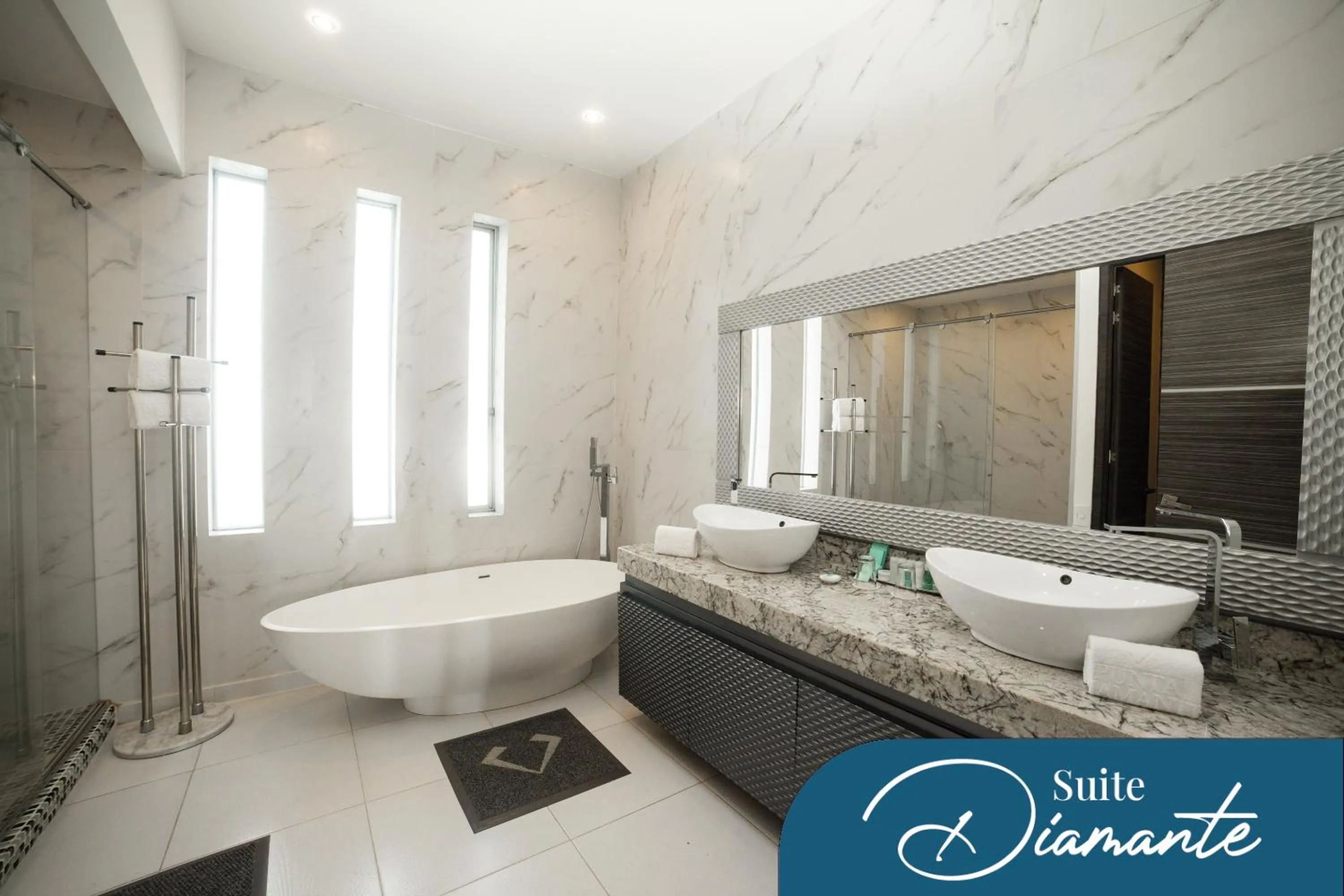 Bathroom in Punta Diamante Premium Hotel