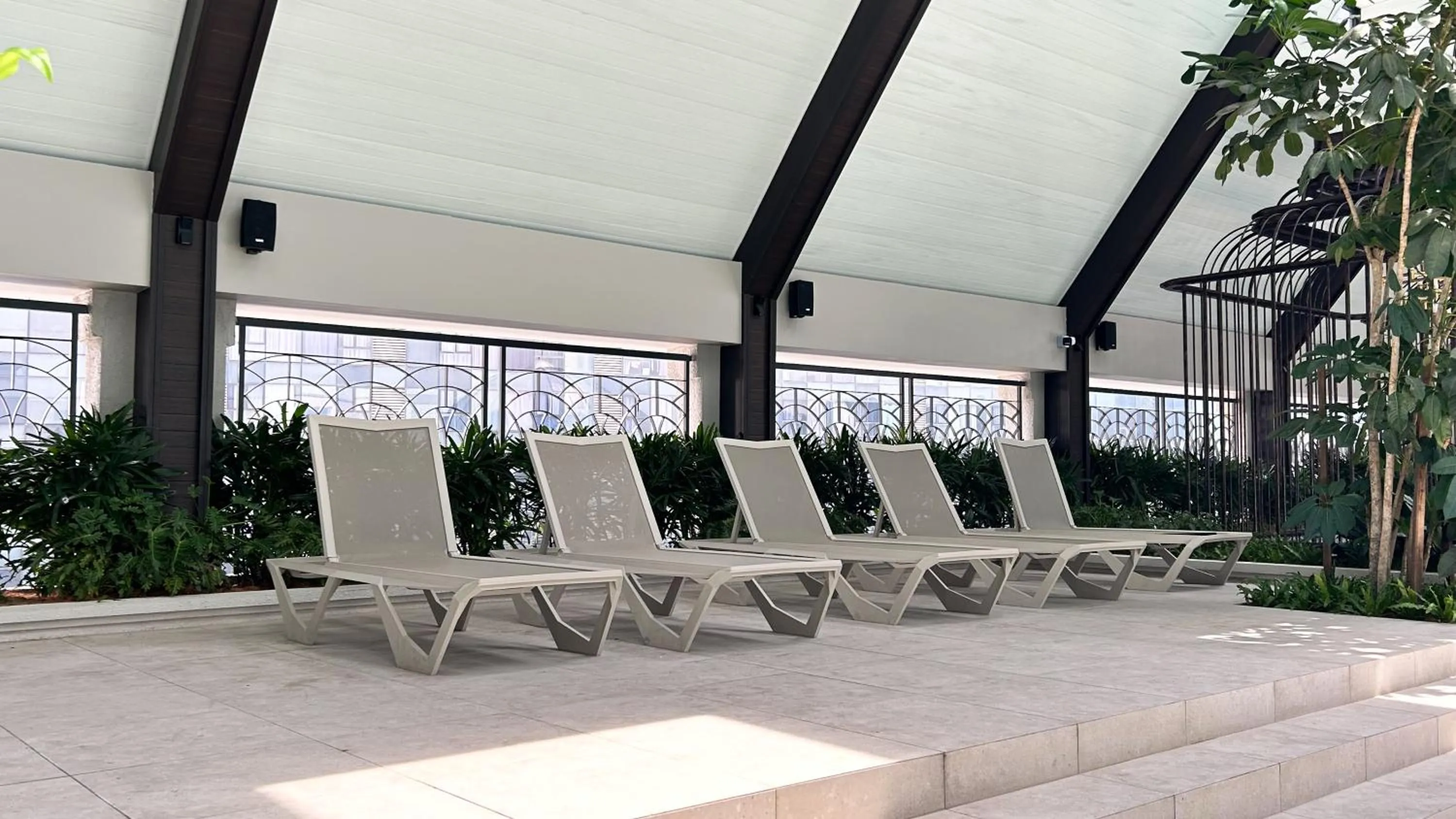 Swimming pool in The Paxtonz by Manhattan Group