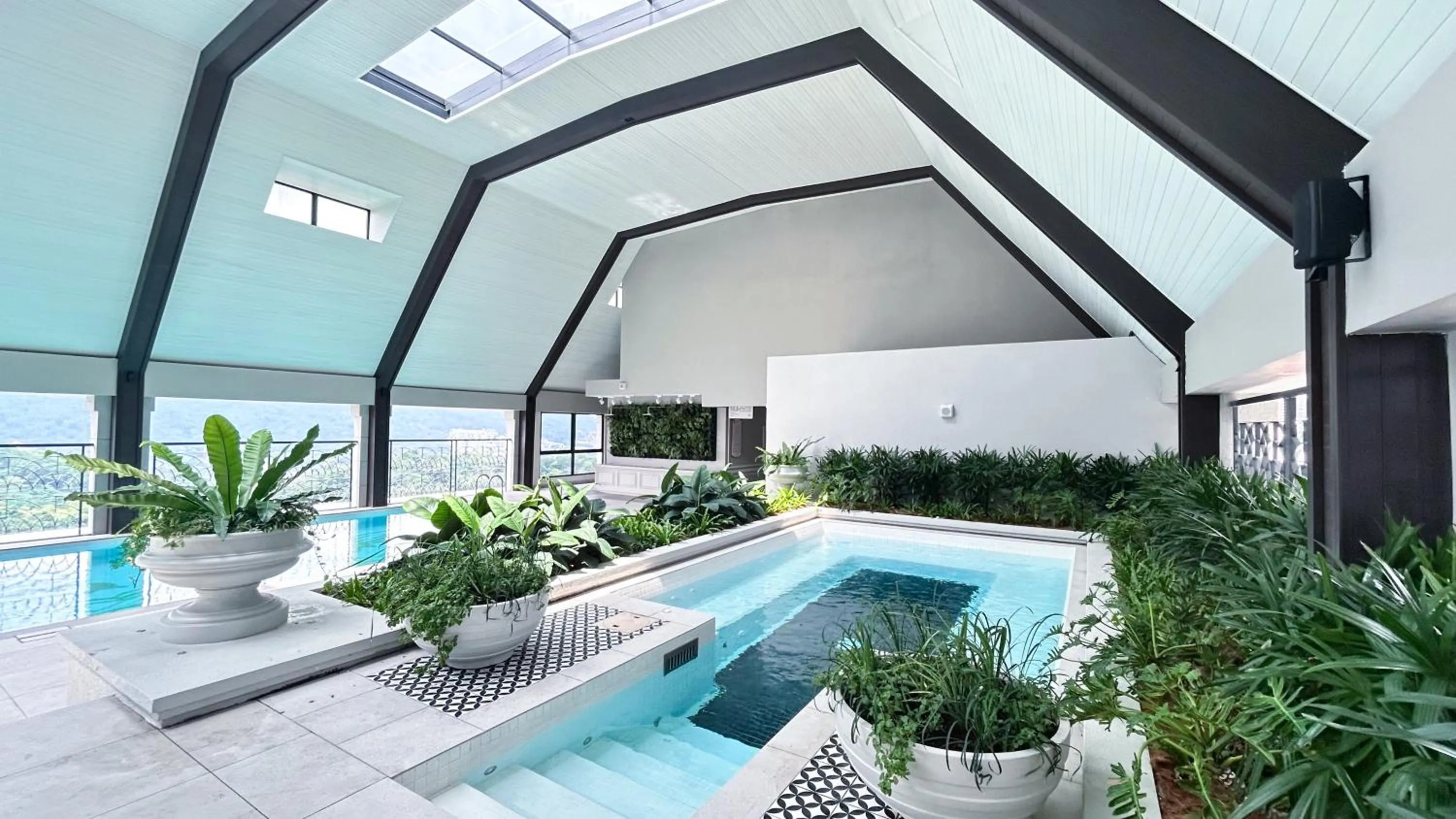 Swimming pool in The Paxtonz by Manhattan Group