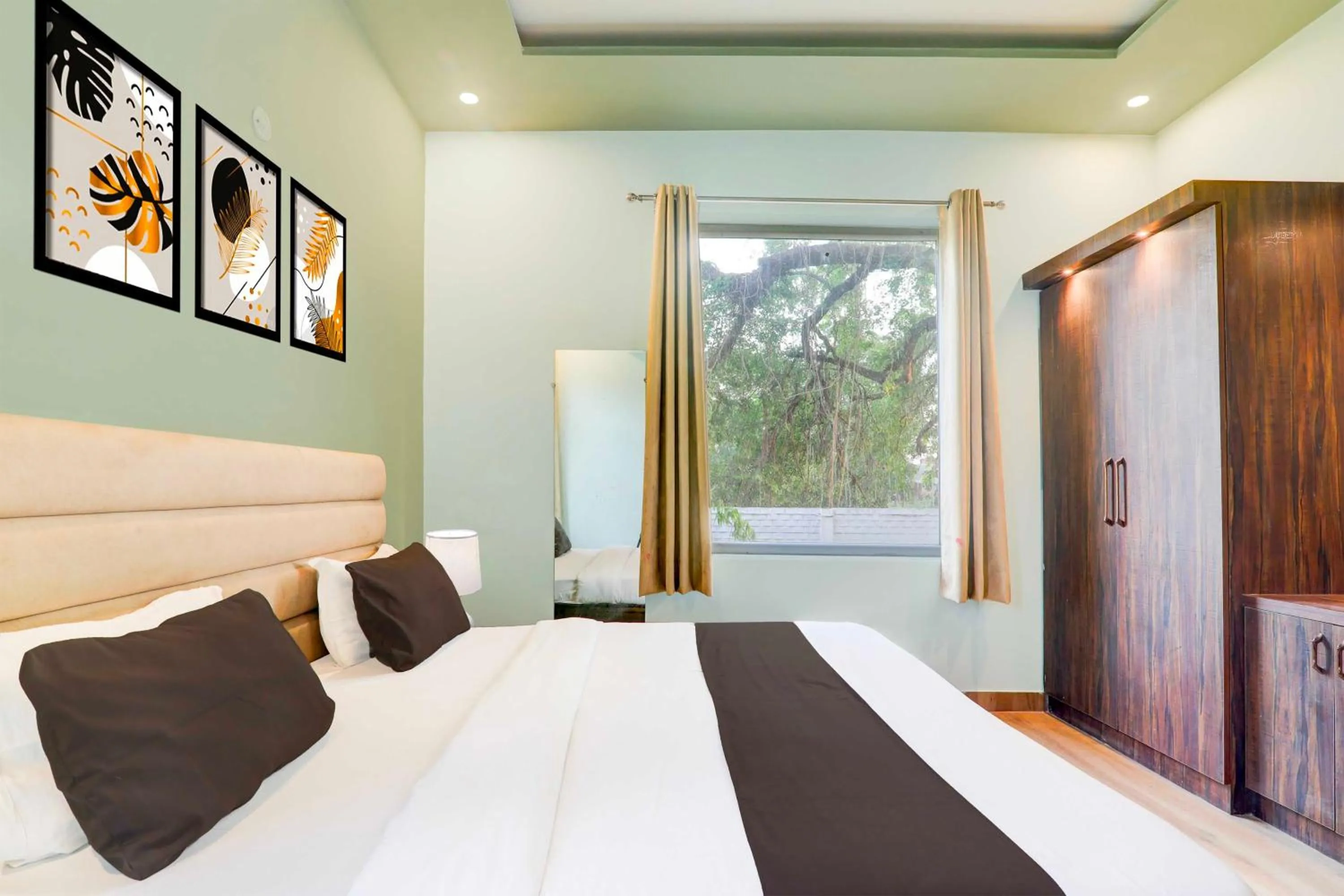 Bedroom, Bed in Collection O Malhaur Railway Station