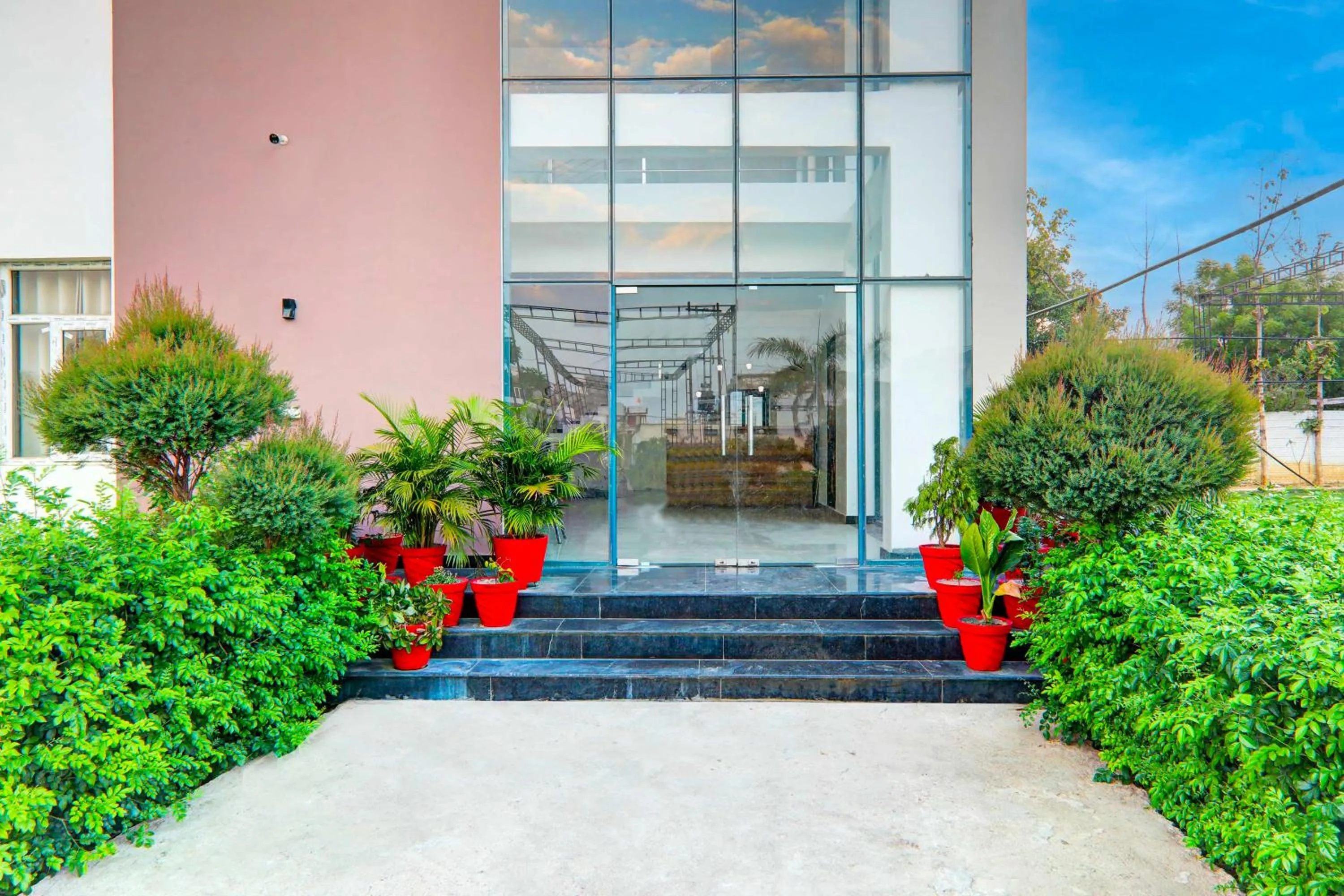 Facade/entrance in Collection O Malhaur Railway Station