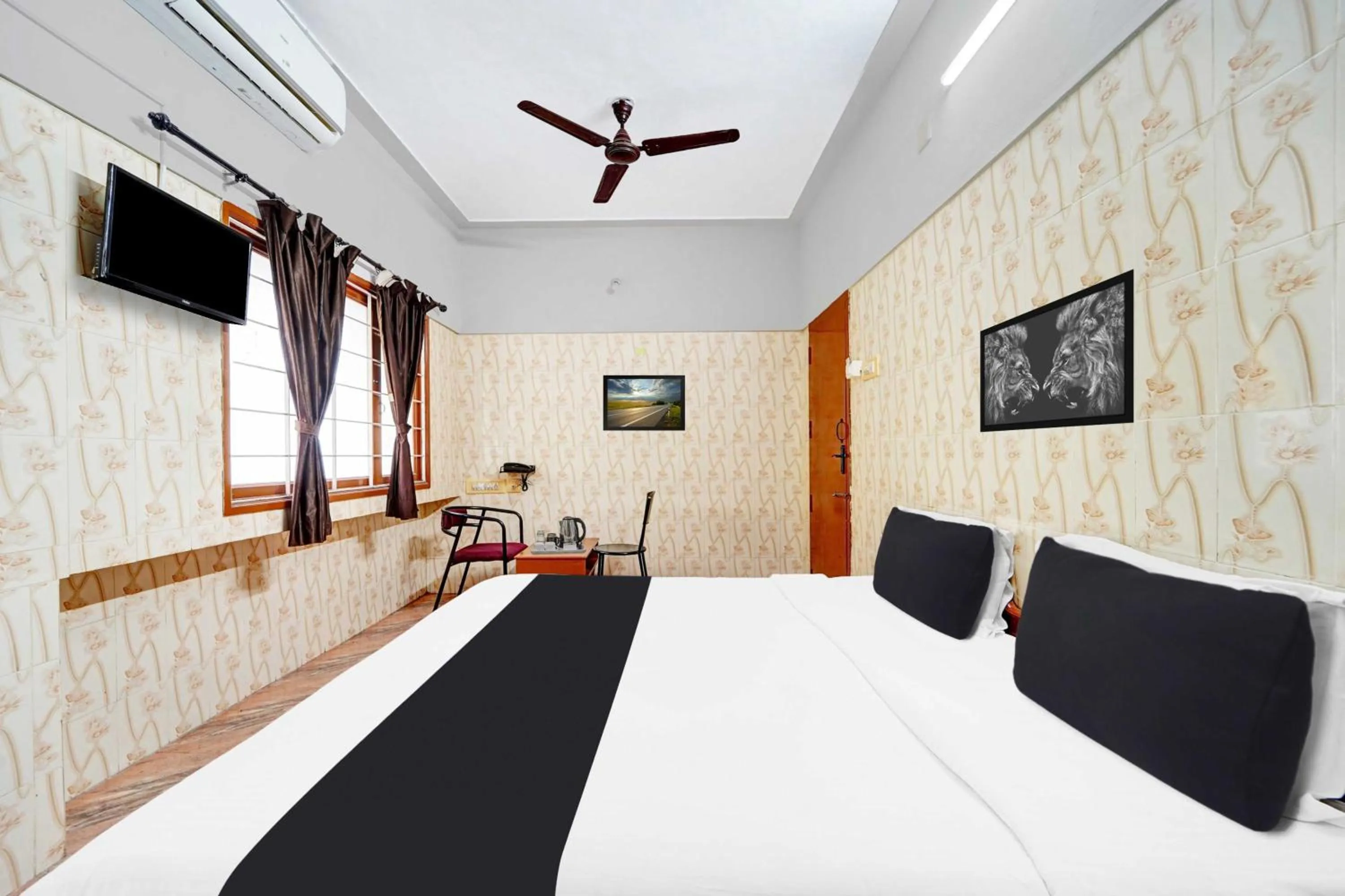 Bedroom, Bed in Collection O Central Railway Station Tiruppur
