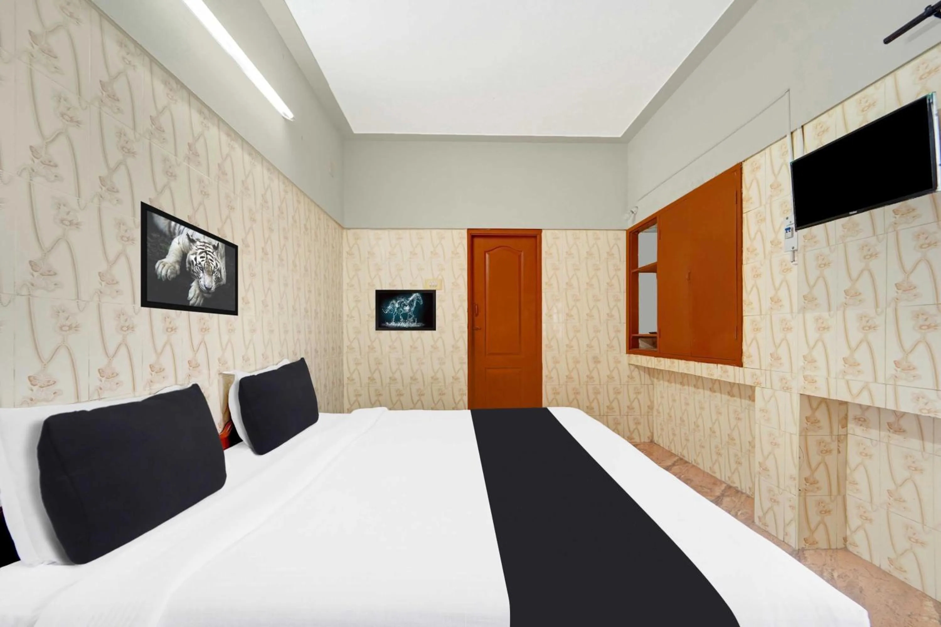 Bedroom, Bed in Collection O Central Railway Station Tiruppur