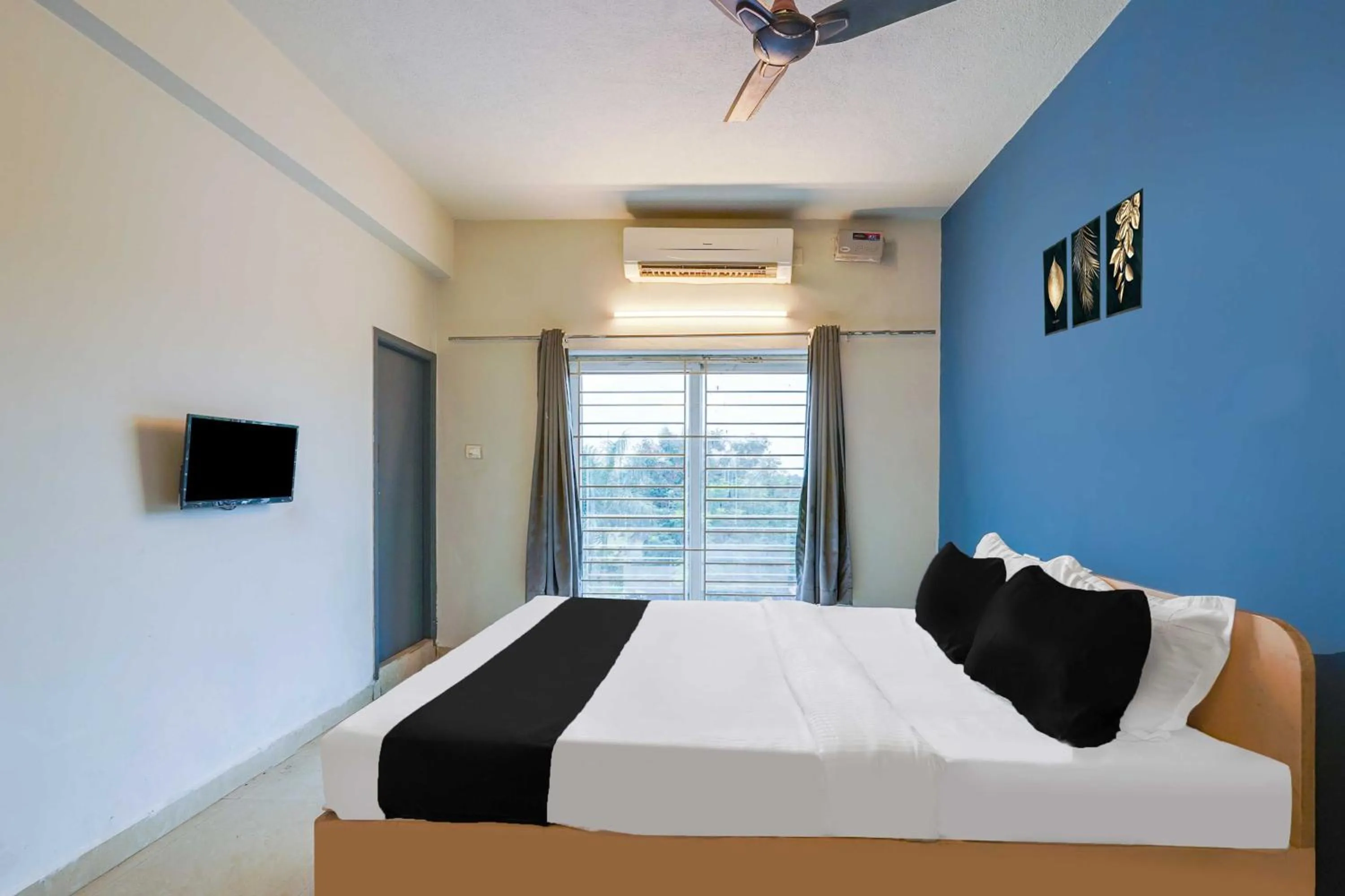 Bedroom, Bed in Collection O Chennai Nemmeli Bridge