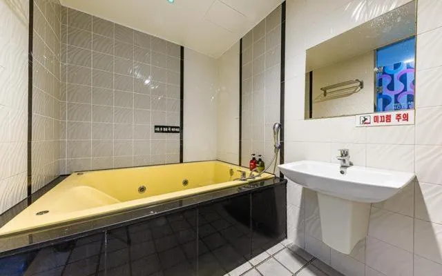 Bathroom in Changwon Ava Hotel