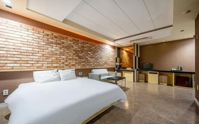 Bed in Changwon Ava Hotel