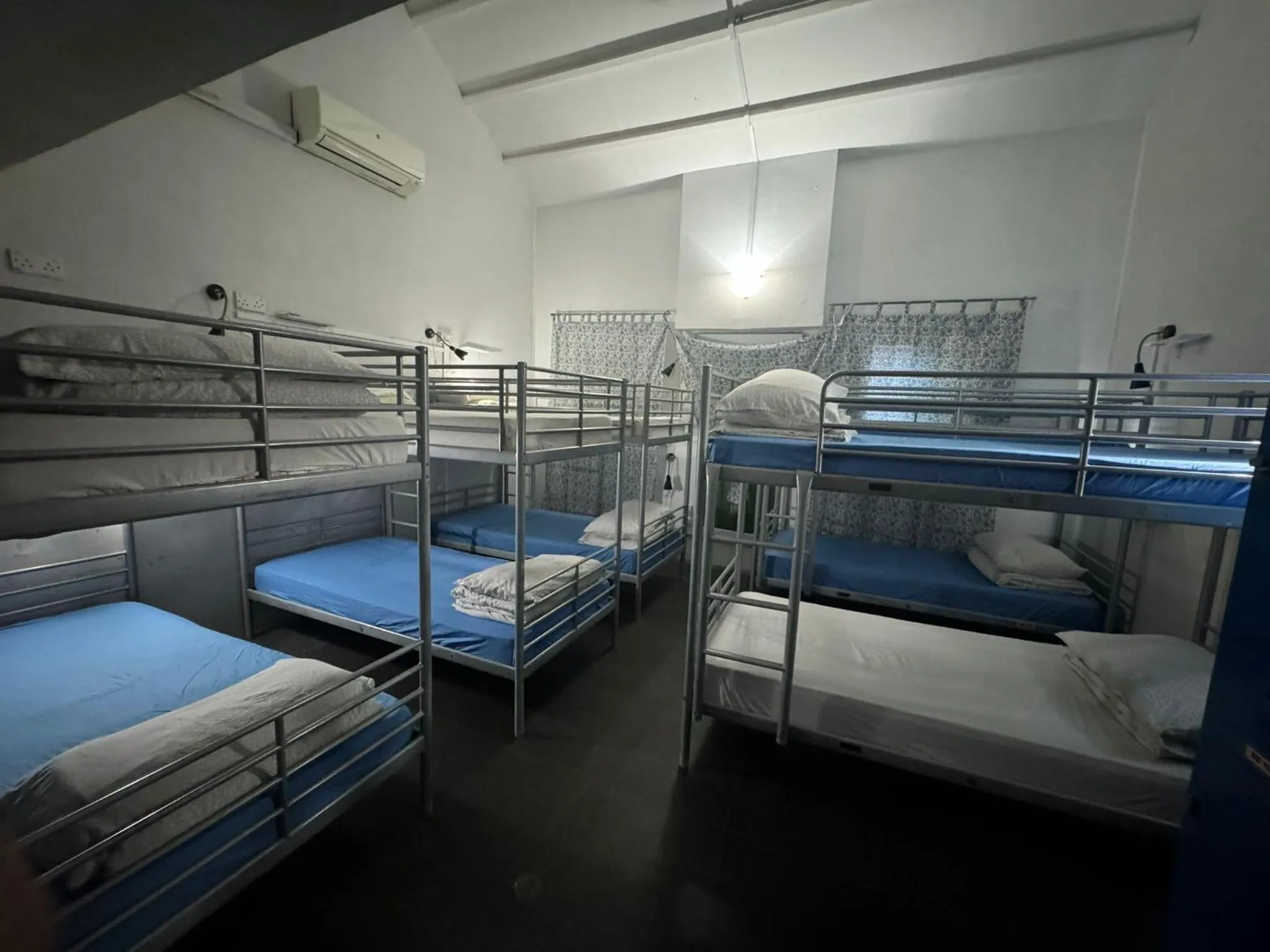 Bed in Royal Lodge @ Pagoda Street