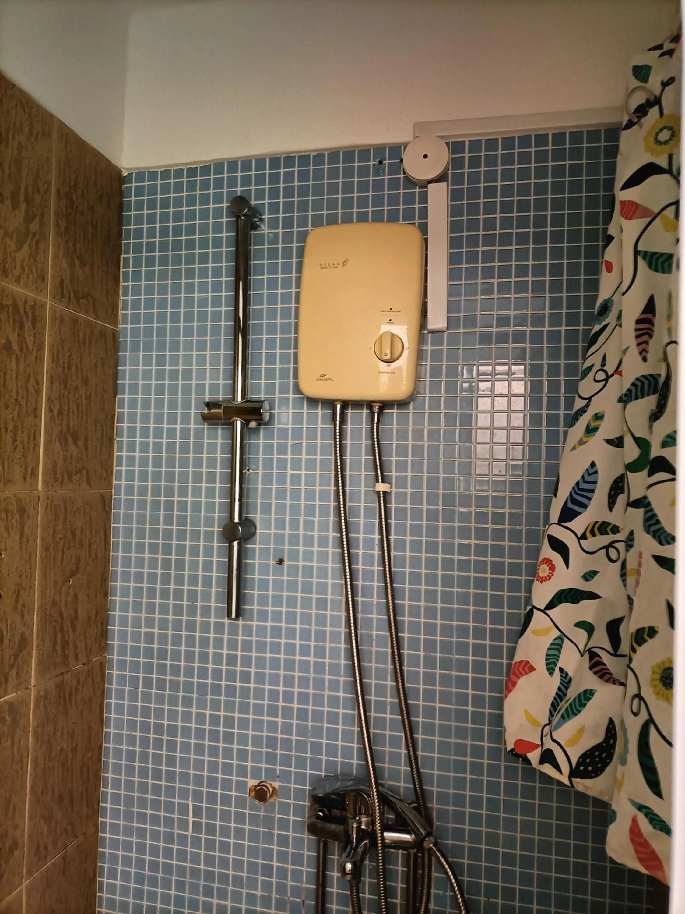 Bathroom in Royal Lodge @ Pagoda Street