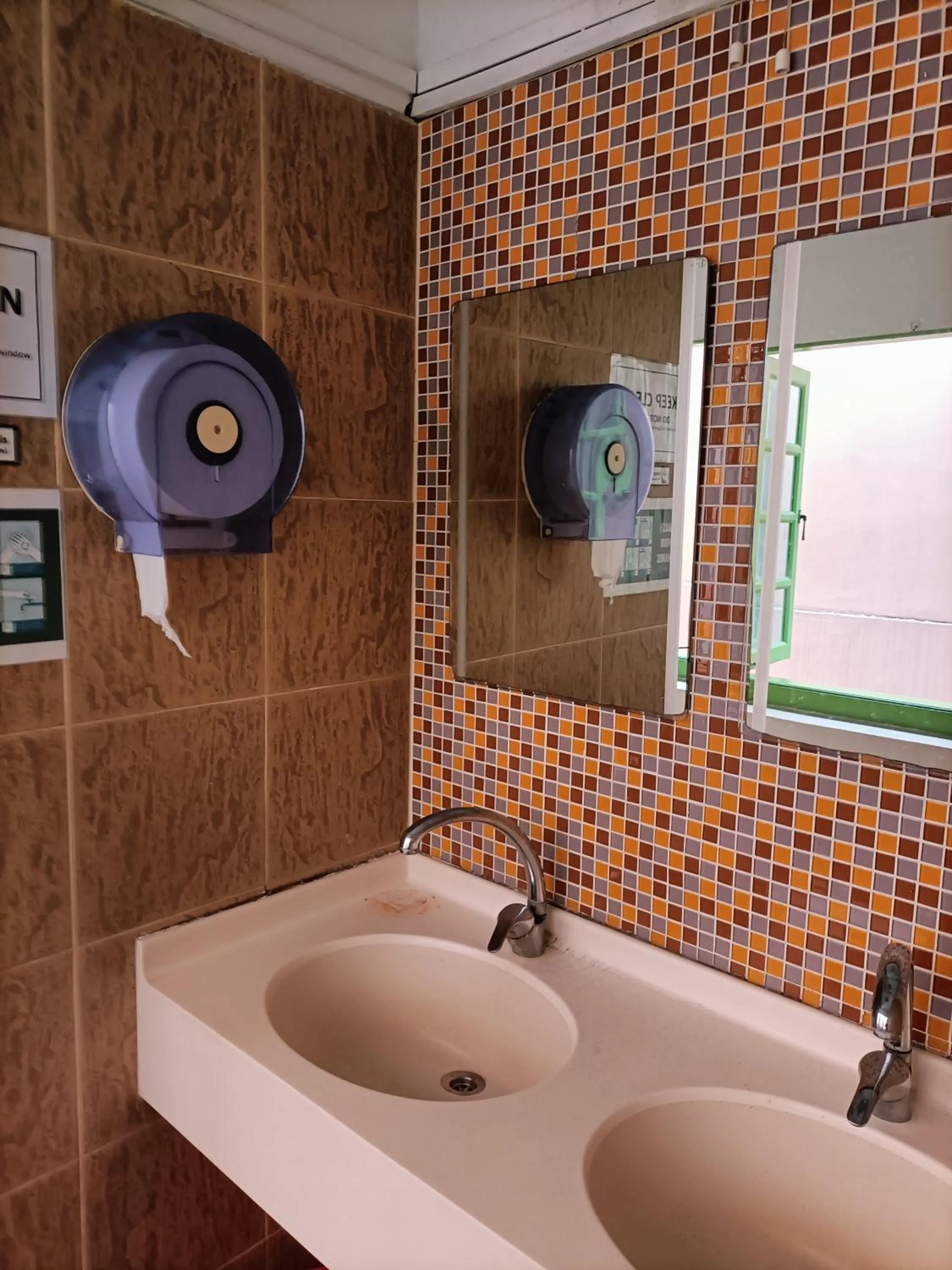 Bathroom in Royal Lodge @ Pagoda Street