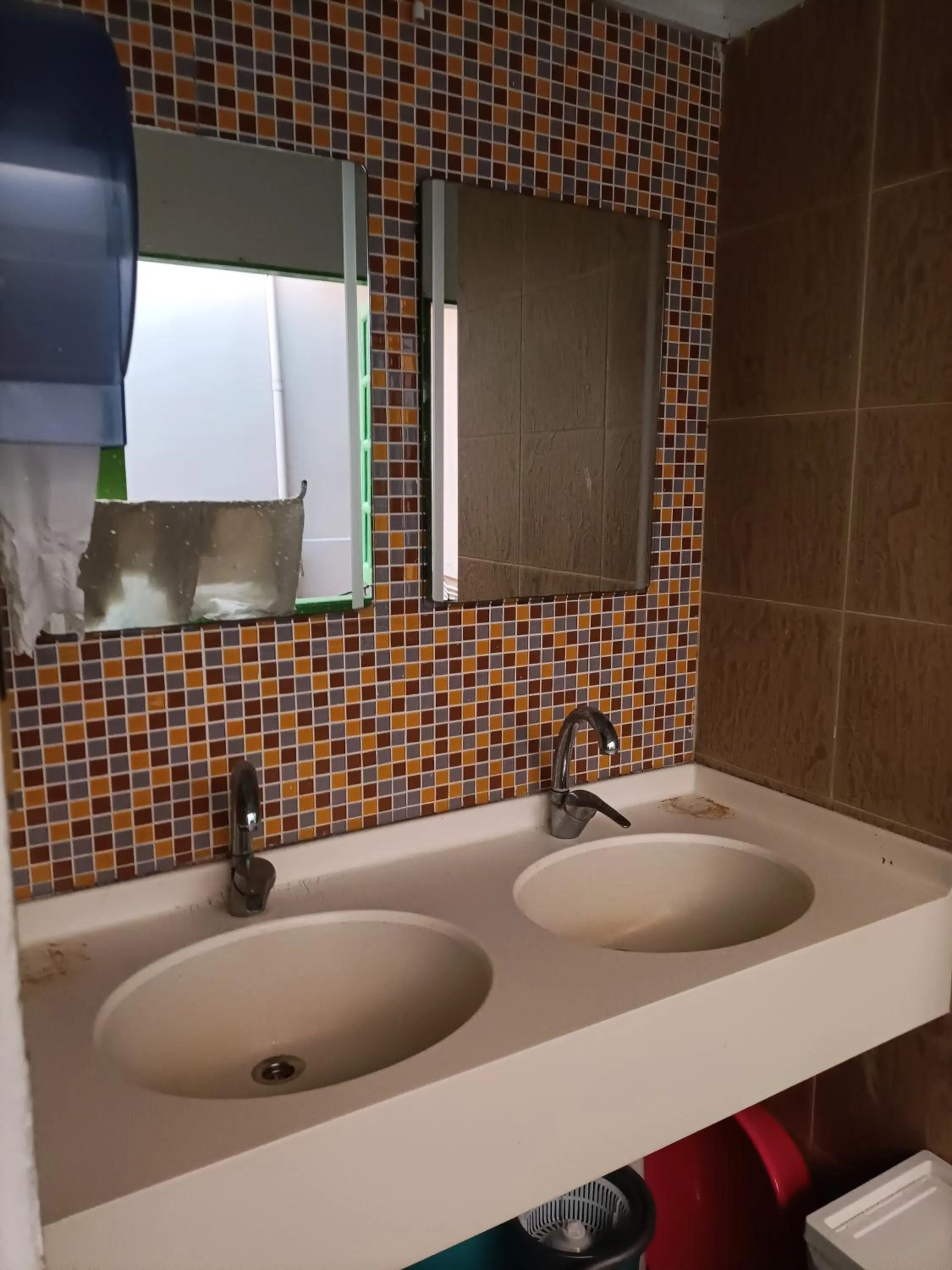 Bathroom in Royal Lodge @ Pagoda Street