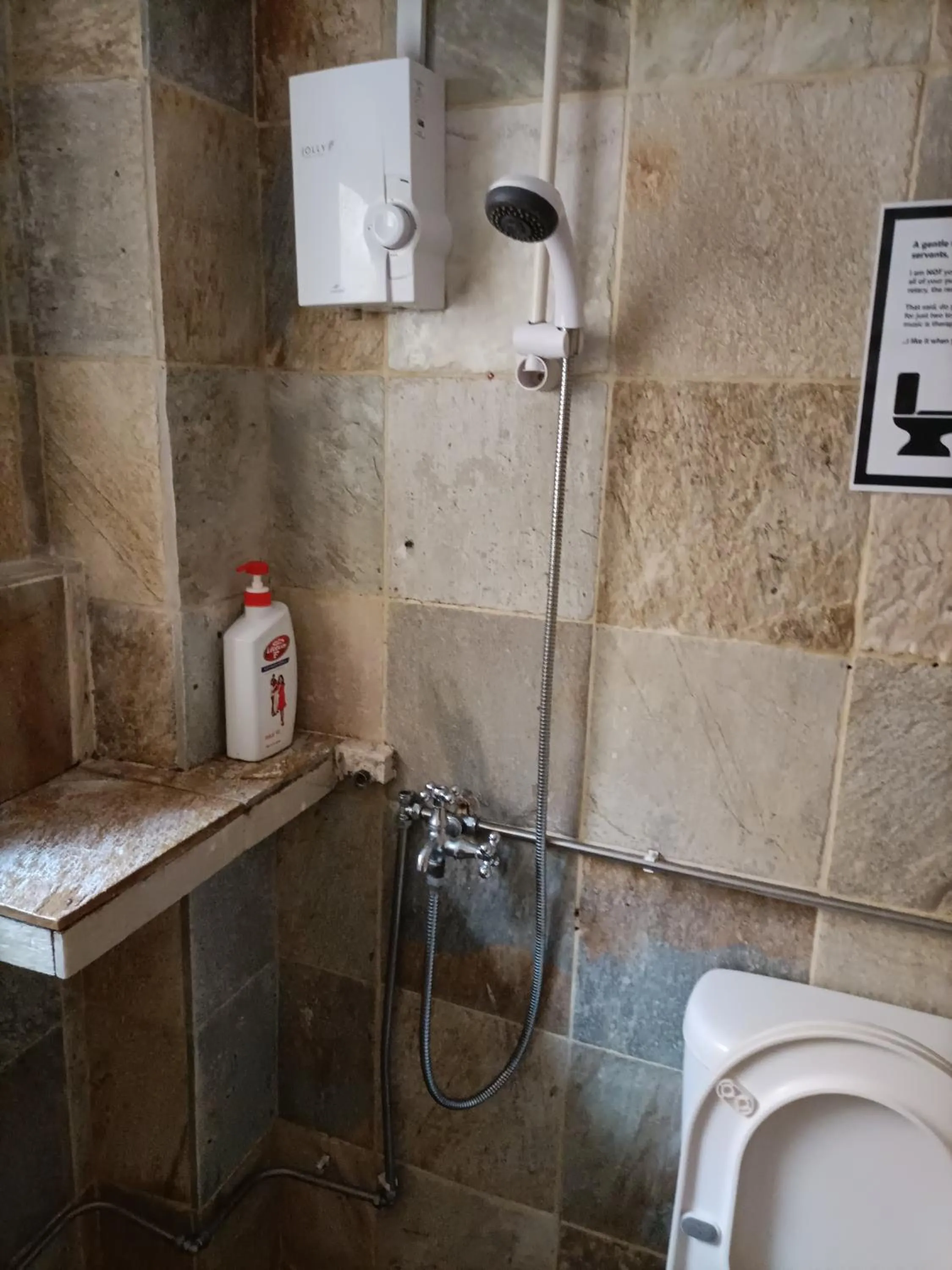 Bathroom in Royal Lodge @ Pagoda Street