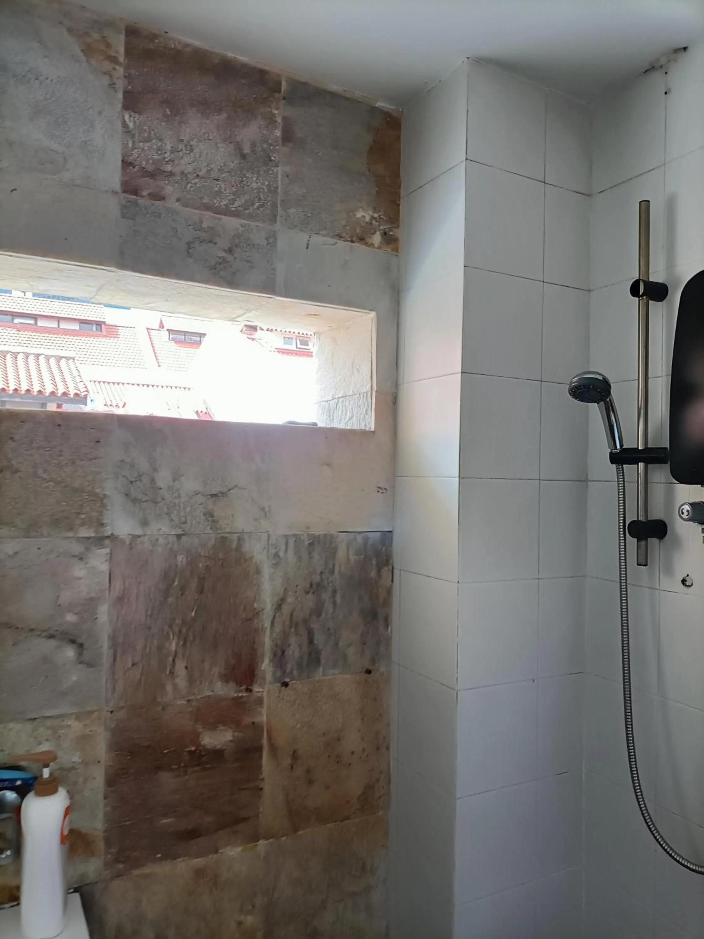 Bathroom in Royal Lodge @ Pagoda Street