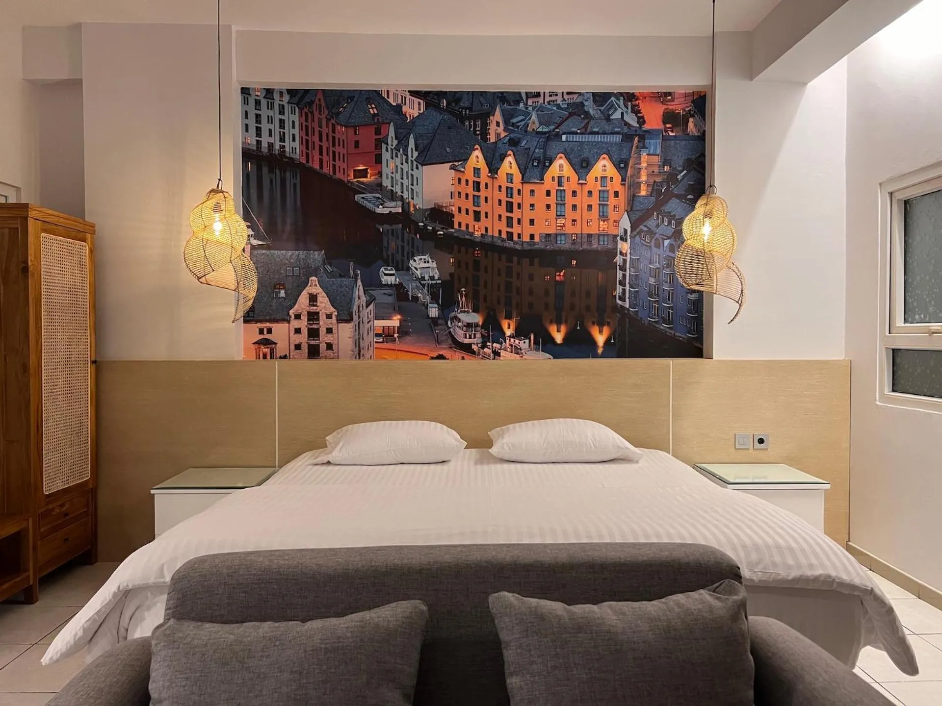 Bed in Fastrooms Bekasi