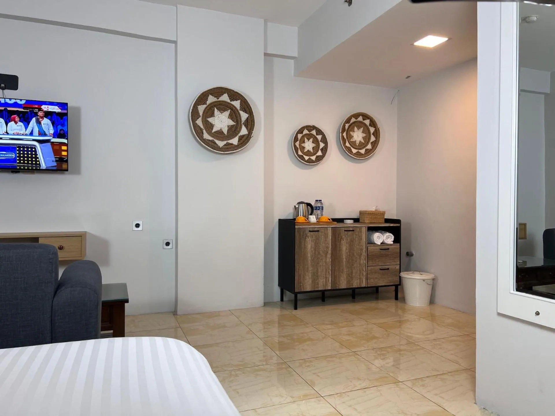 TV and multimedia, Bed in Fastrooms Bekasi