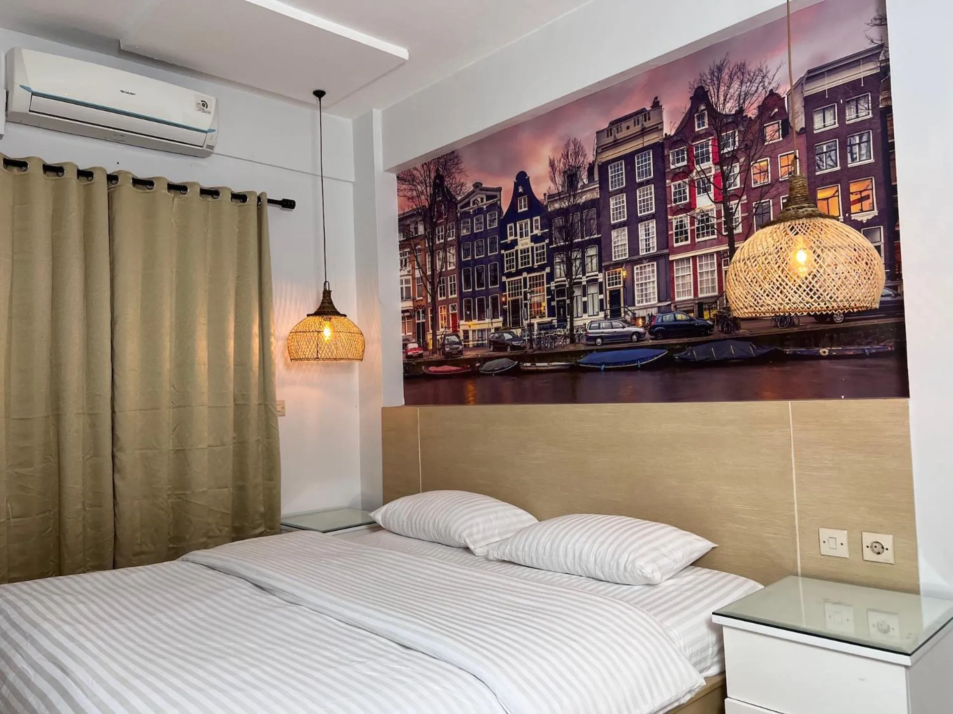 Bed in Fastrooms Bekasi