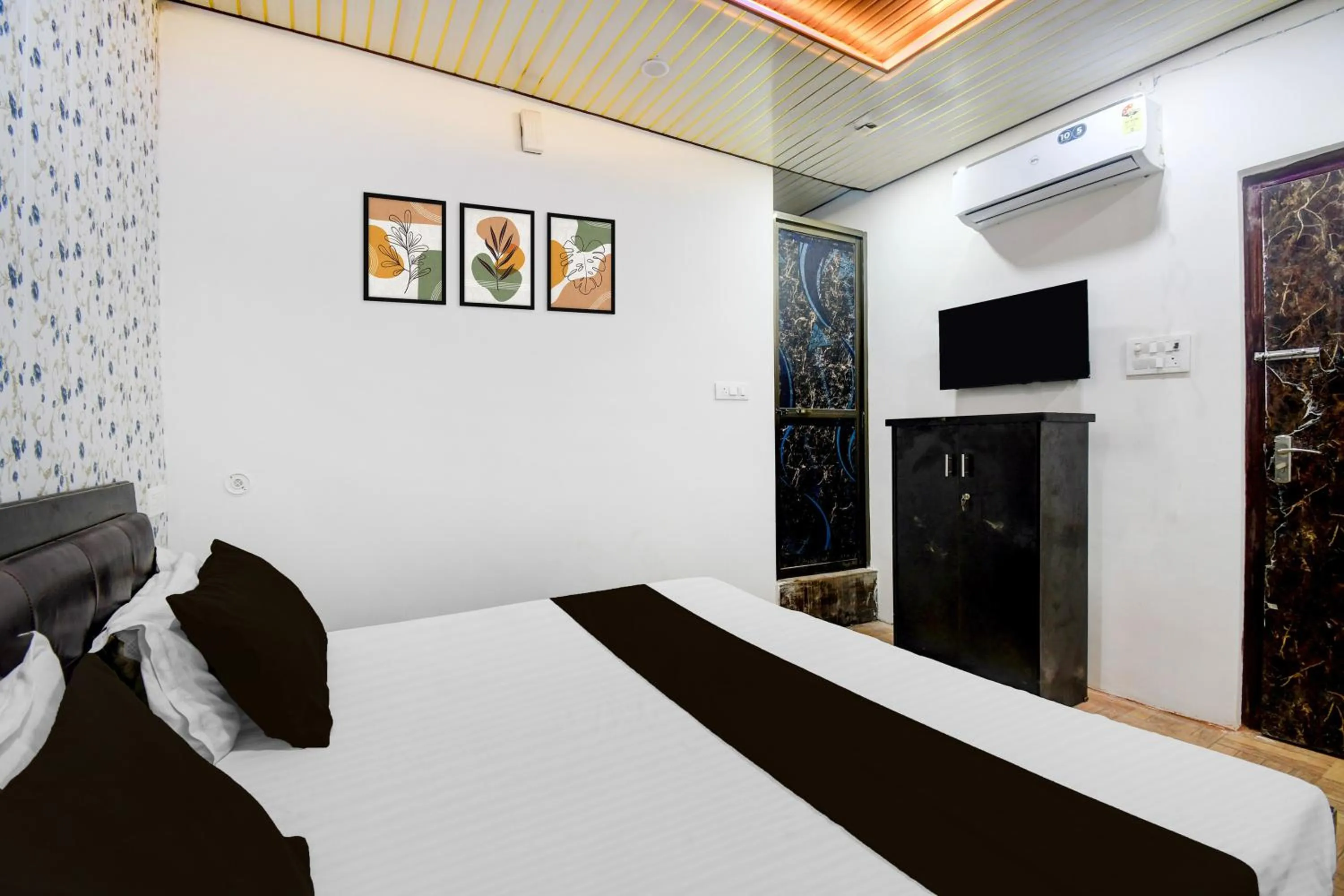 Bedroom, Bed in Super Hotel O Ambedkar Park Gorakhpur Formerly Mayur Residency