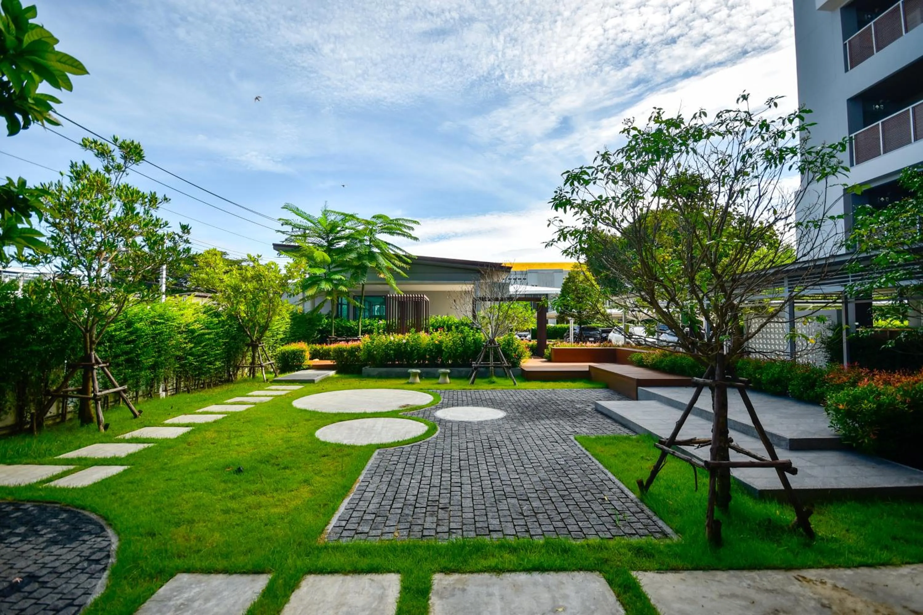 Garden in The Kite Hotel Bangsaen by Koko