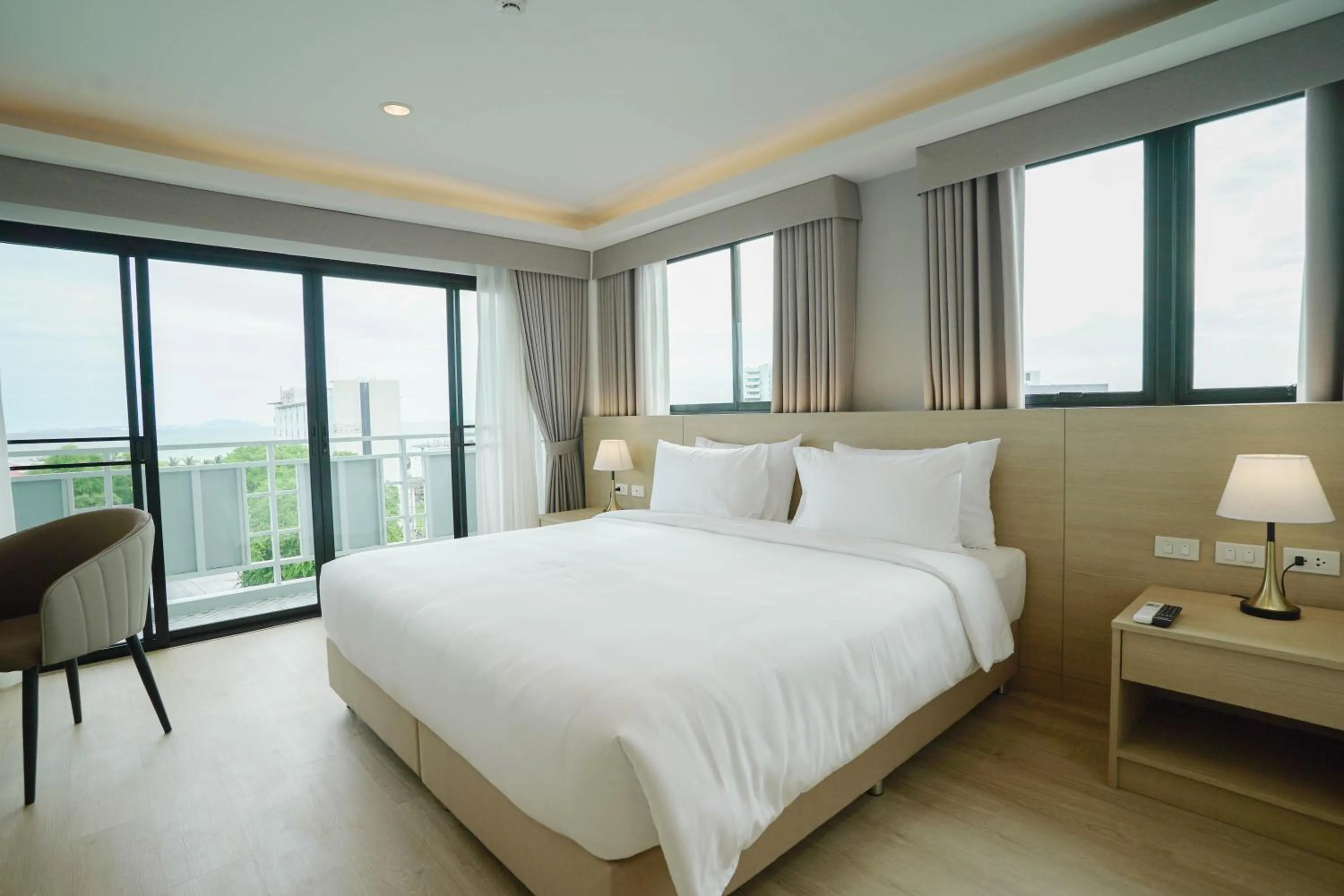 Bed in The Kite Hotel Bangsaen by Koko