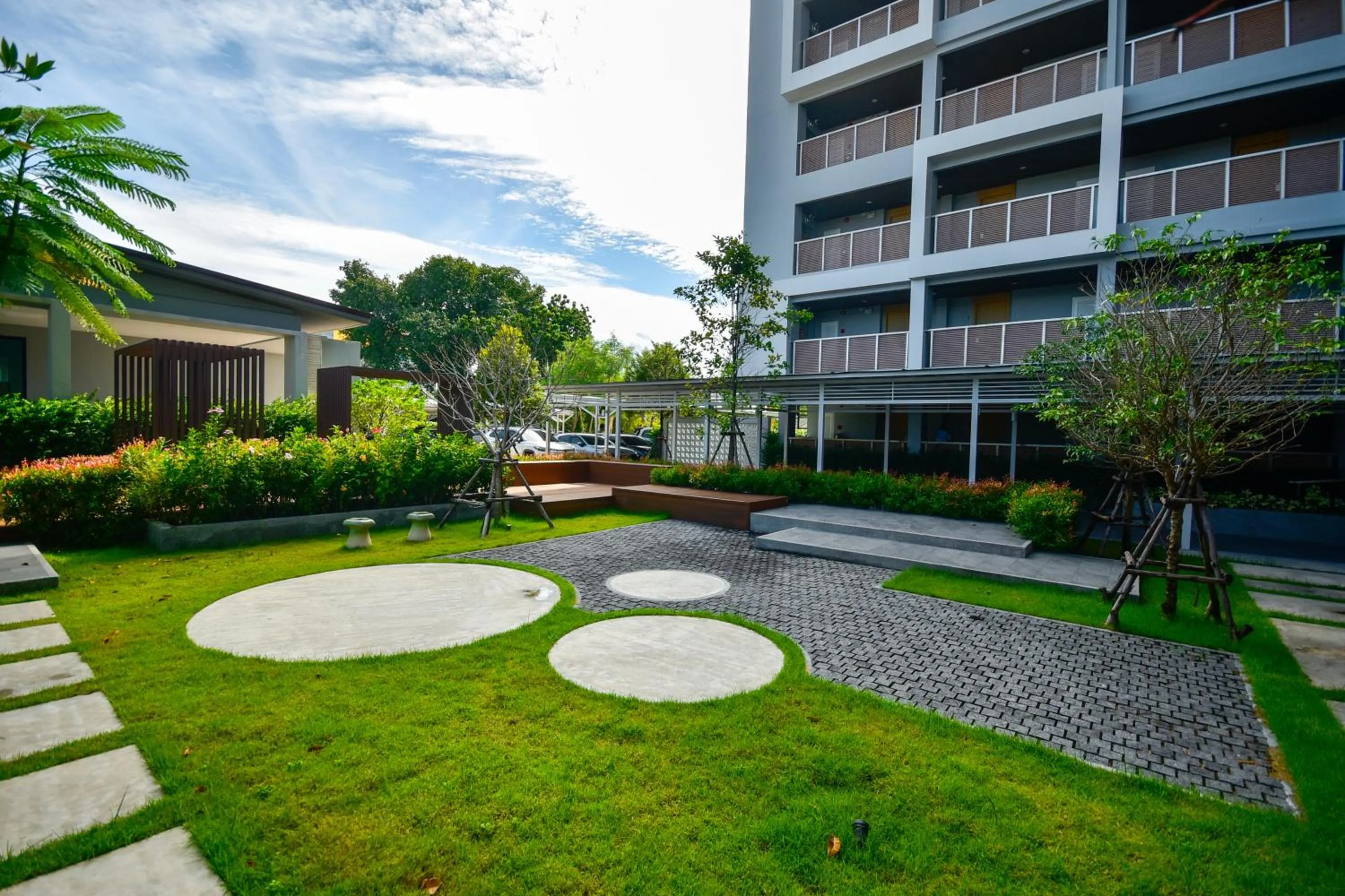 Garden in The Kite Hotel Bangsaen by Koko