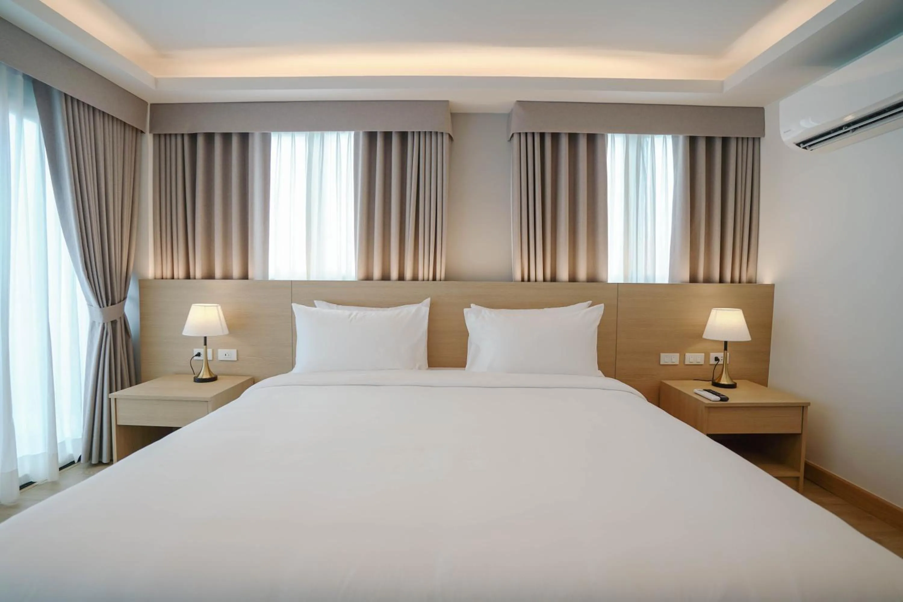 Bed in The Kite Hotel Bangsaen by Koko