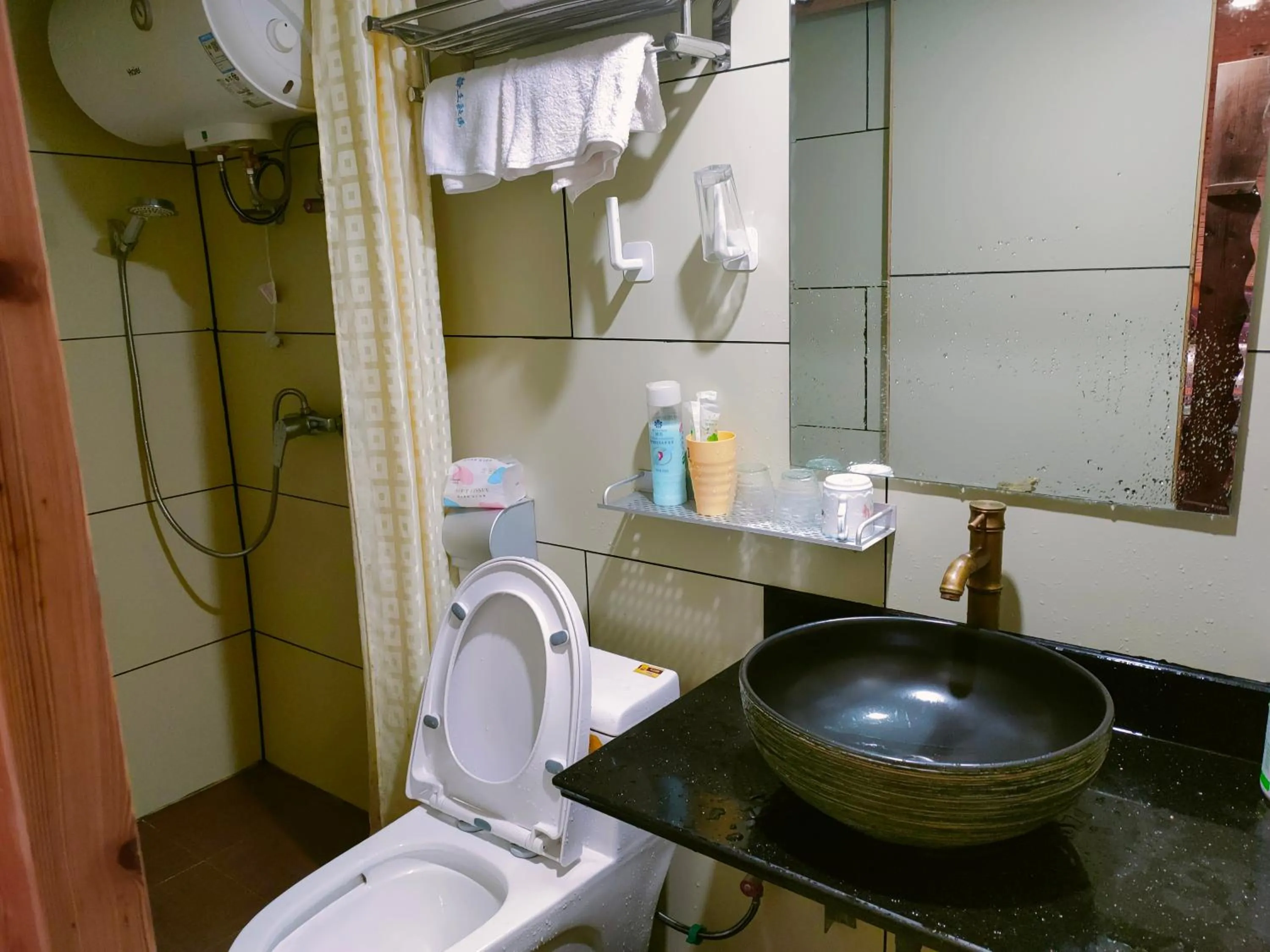 Toilet in Nanjing Tulou Qingdelou Inn