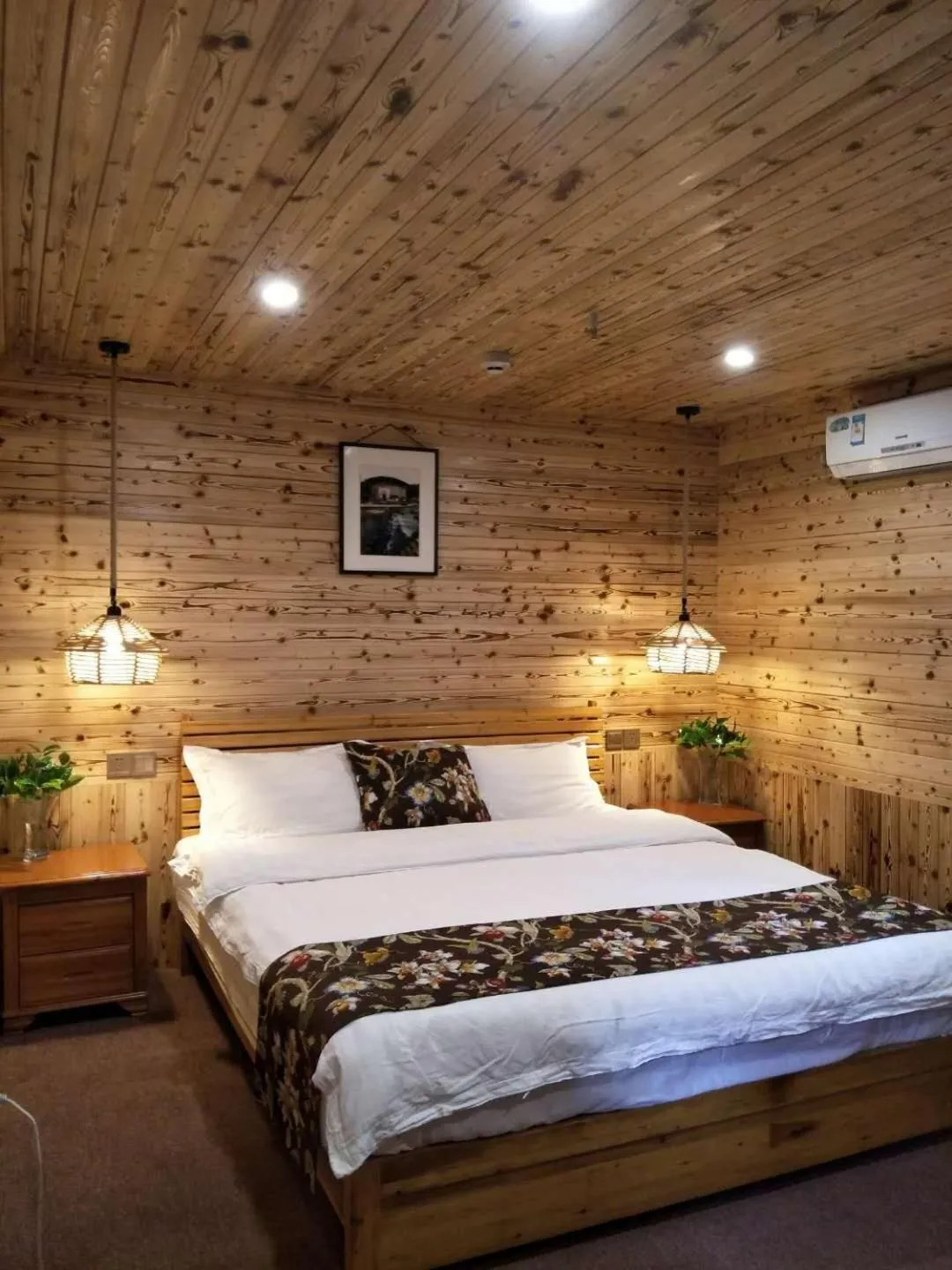 Bed in Nanjing Tulou Qingdelou Inn