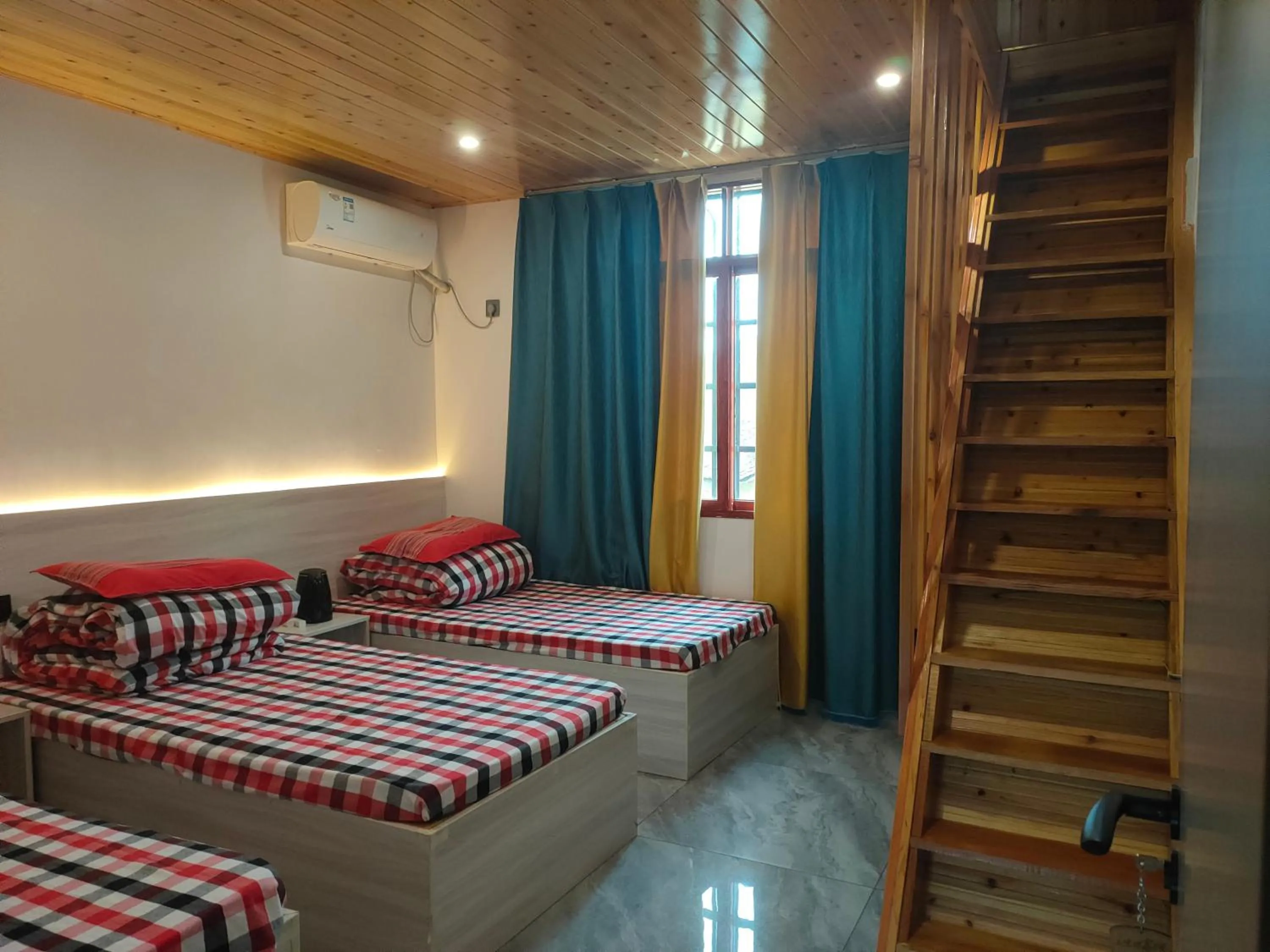 Bed in Nanjing Tulou Qingdelou Inn