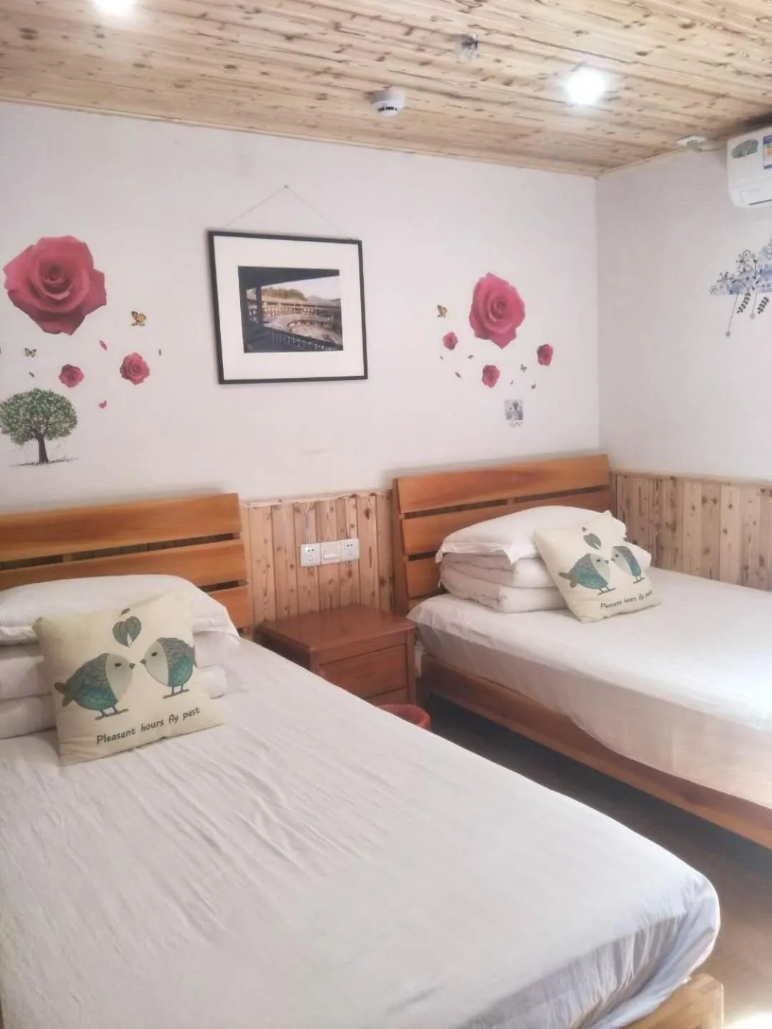 Bed in Nanjing Tulou Qingdelou Inn