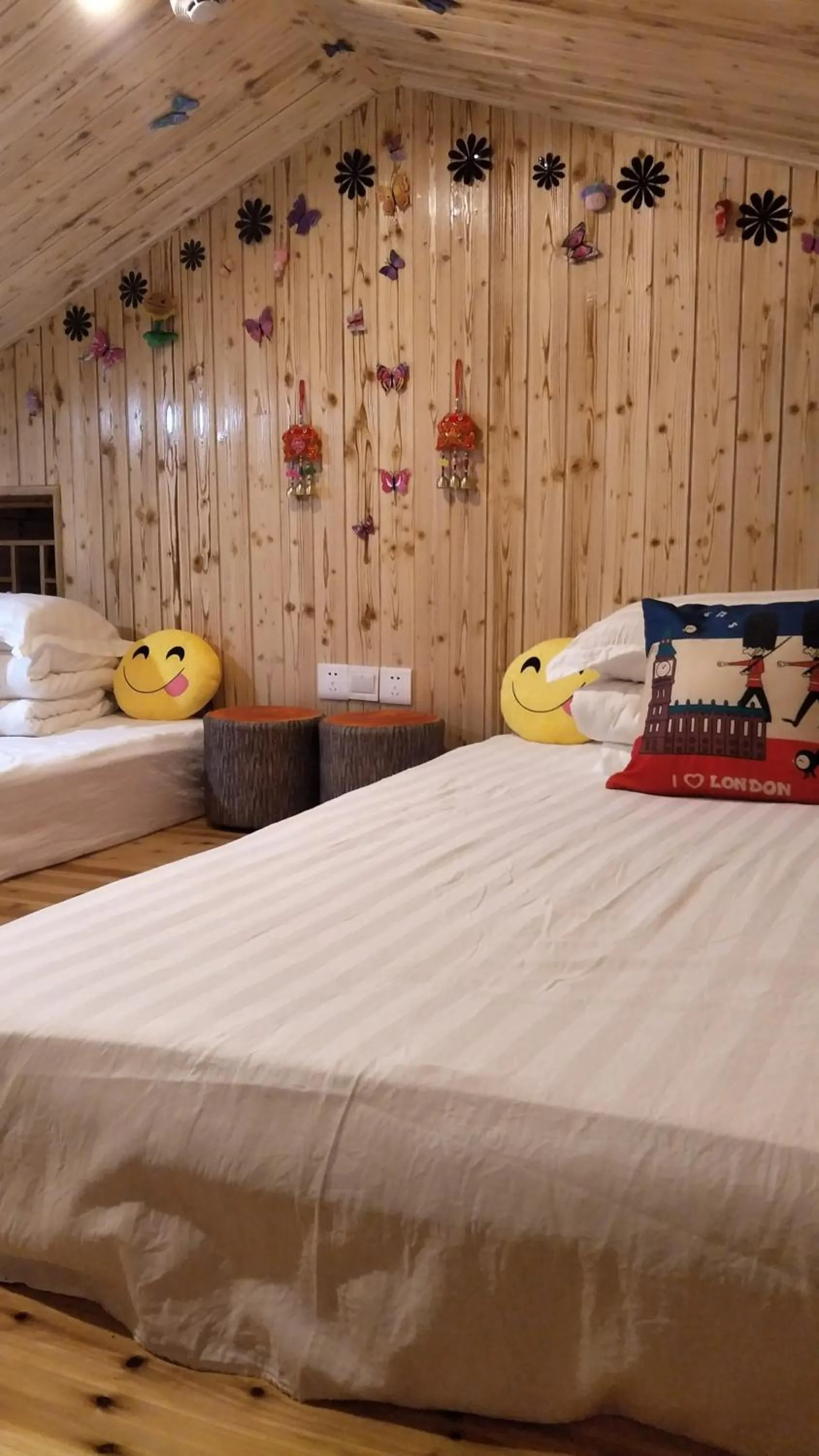 Bedroom, Bed in Nanjing Tulou Qingdelou Inn