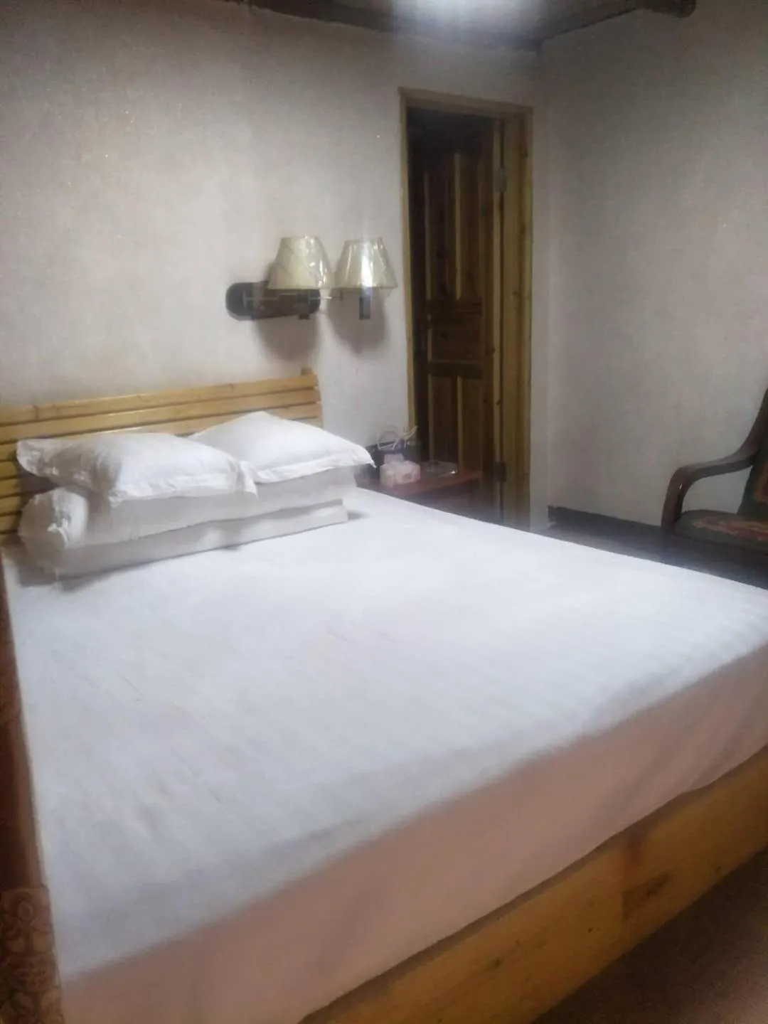 Bed in Nanjing Tulou Qingdelou Inn