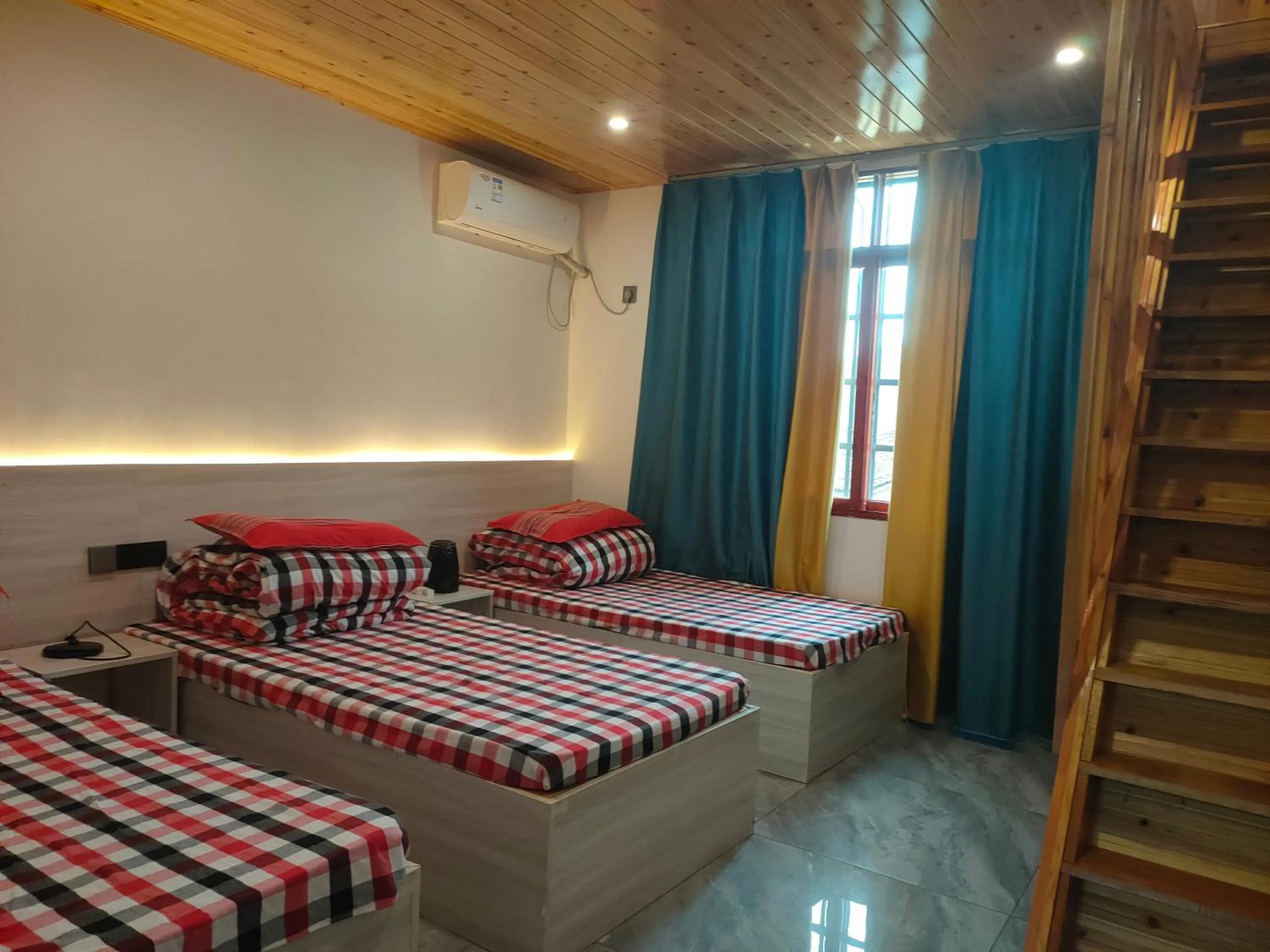 Bed in Nanjing Tulou Qingdelou Inn