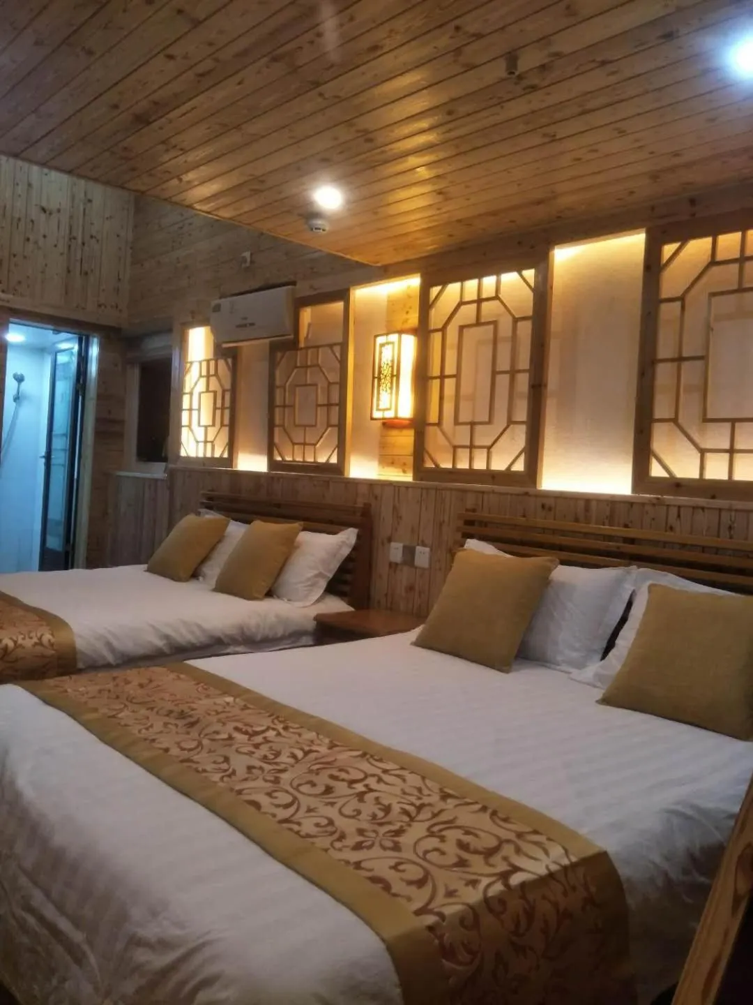 Bed in Nanjing Tulou Qingdelou Inn