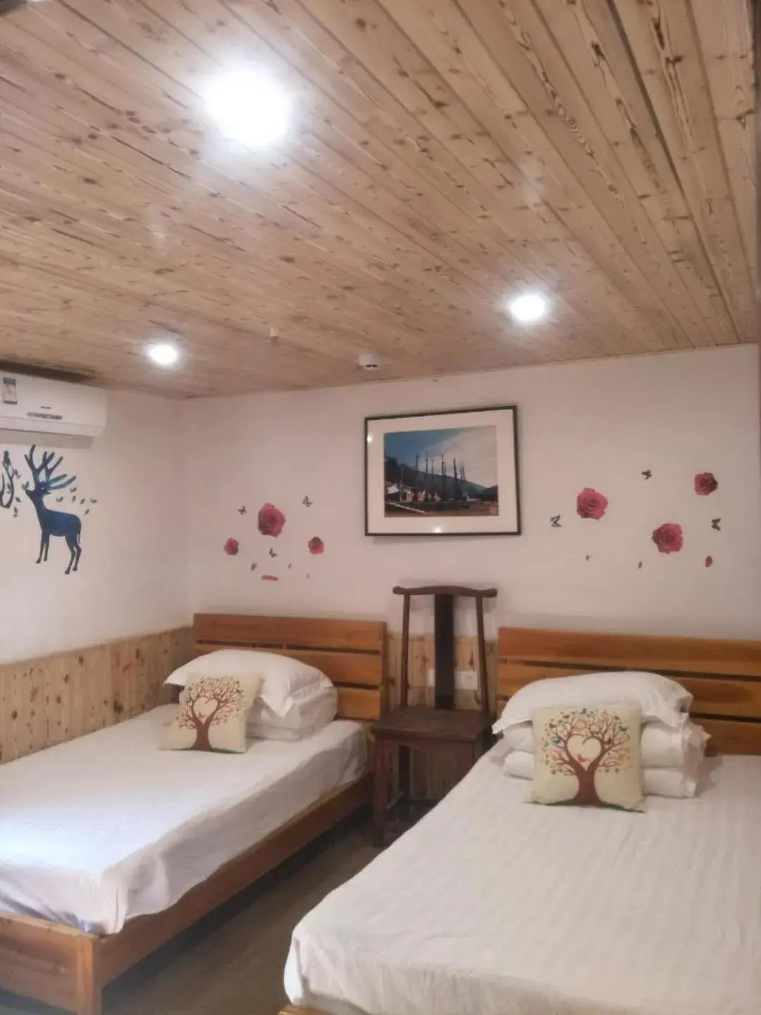 Quadruple Room with Private Bathroom in Nanjing Tulou Qingdelou Inn Quadruple Room with Private Bathroom in Nanjing Tulou Qingdelou Inn