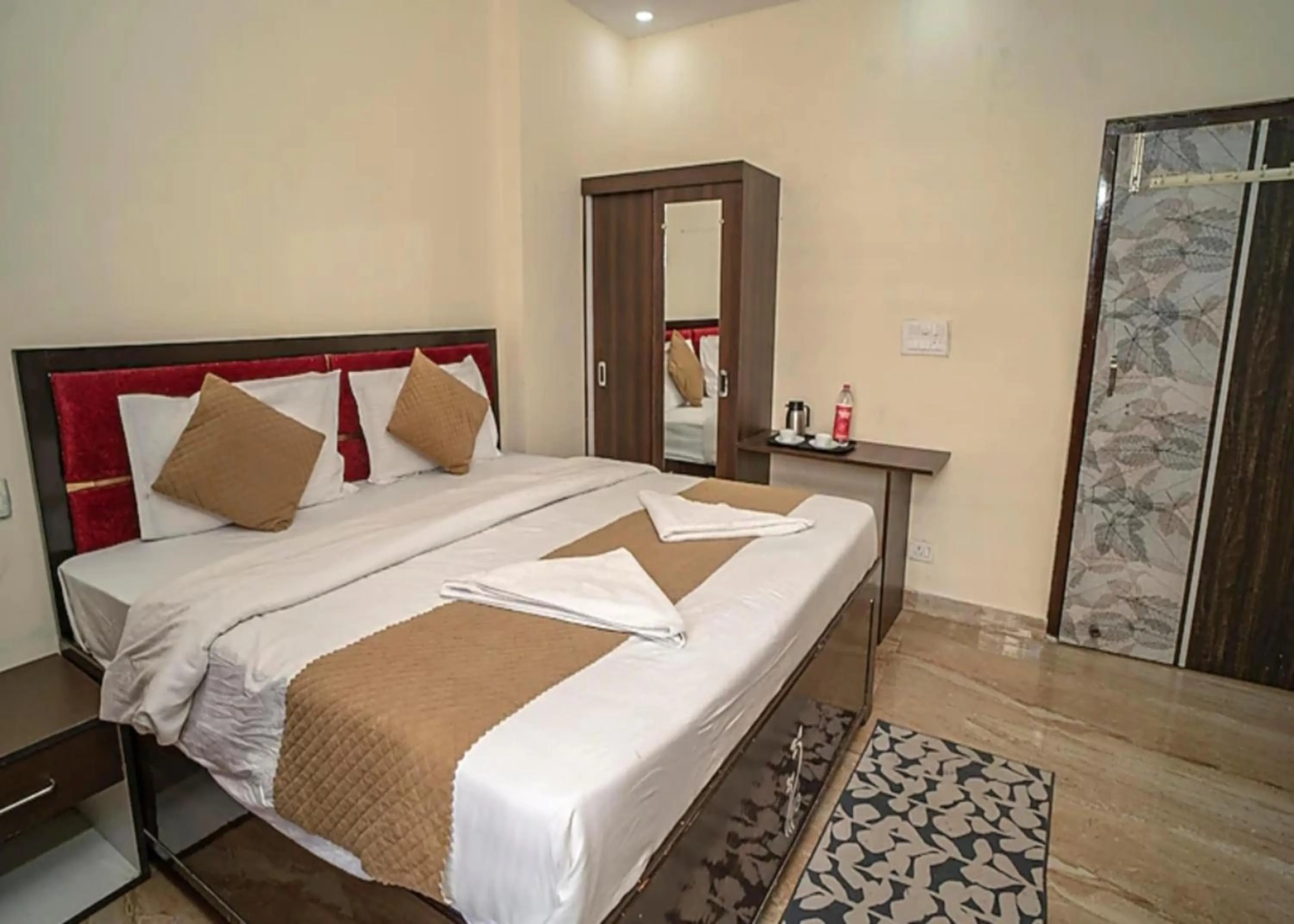 Bed in Hotel Namo Gange