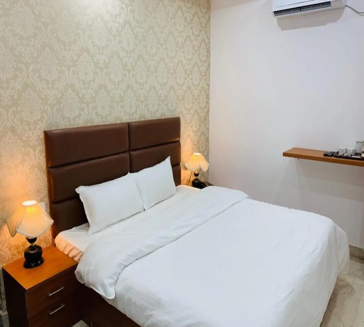 Bed in Hotel Namo Gange