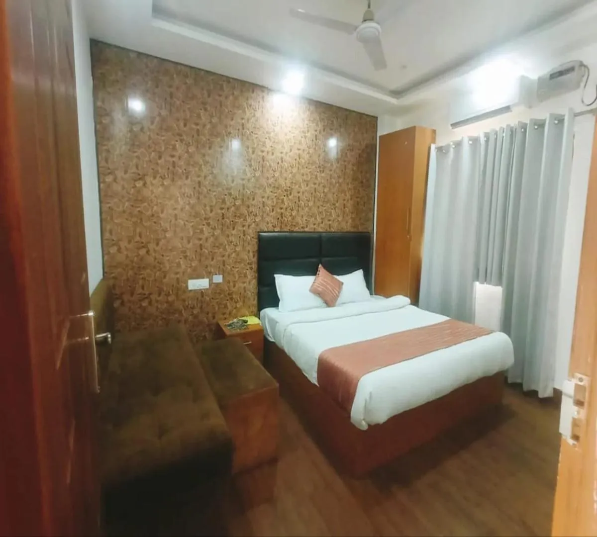 Bed in Hotel Namo Gange