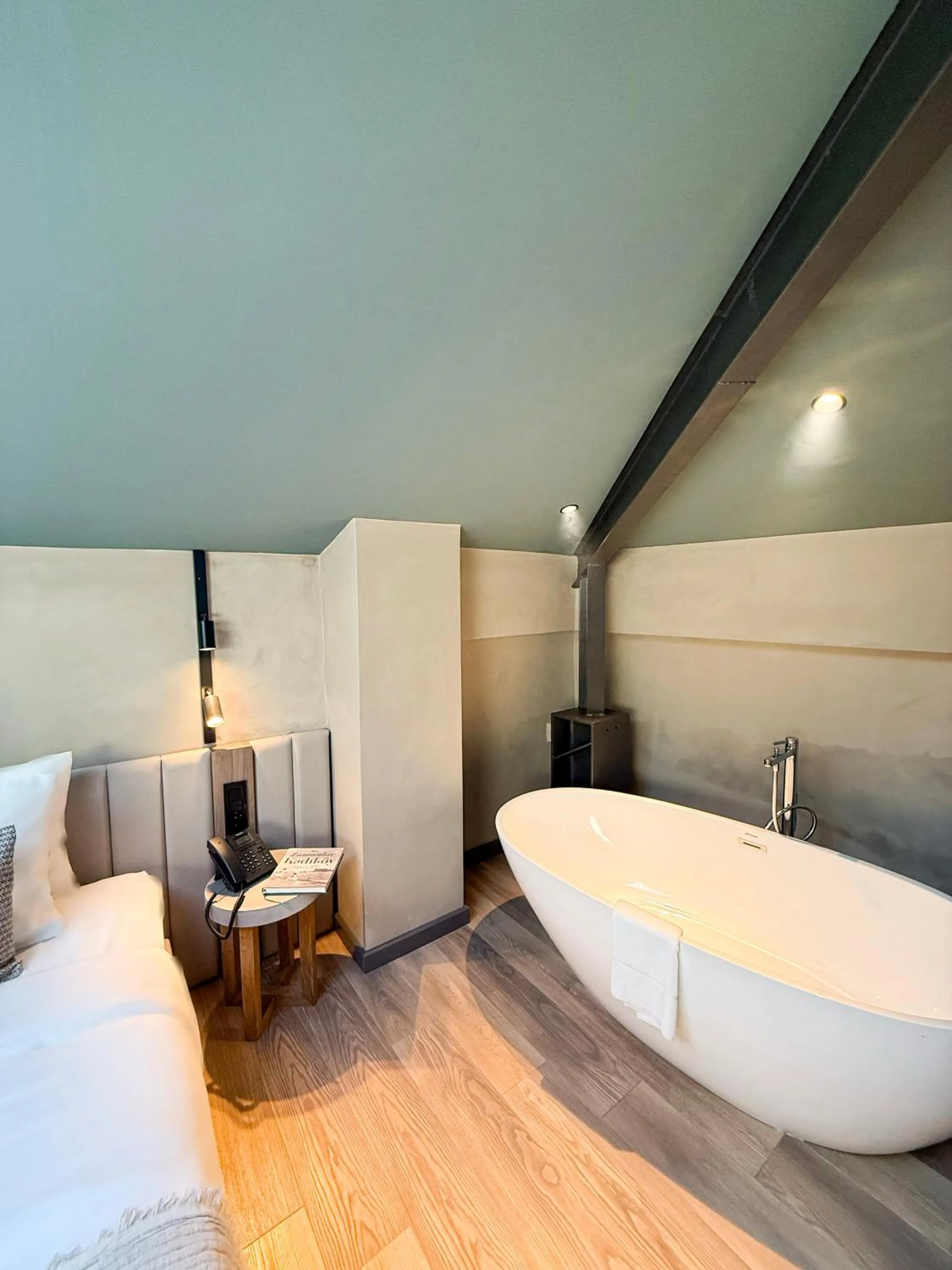 Bed in Lecole Hotel By Cityloft