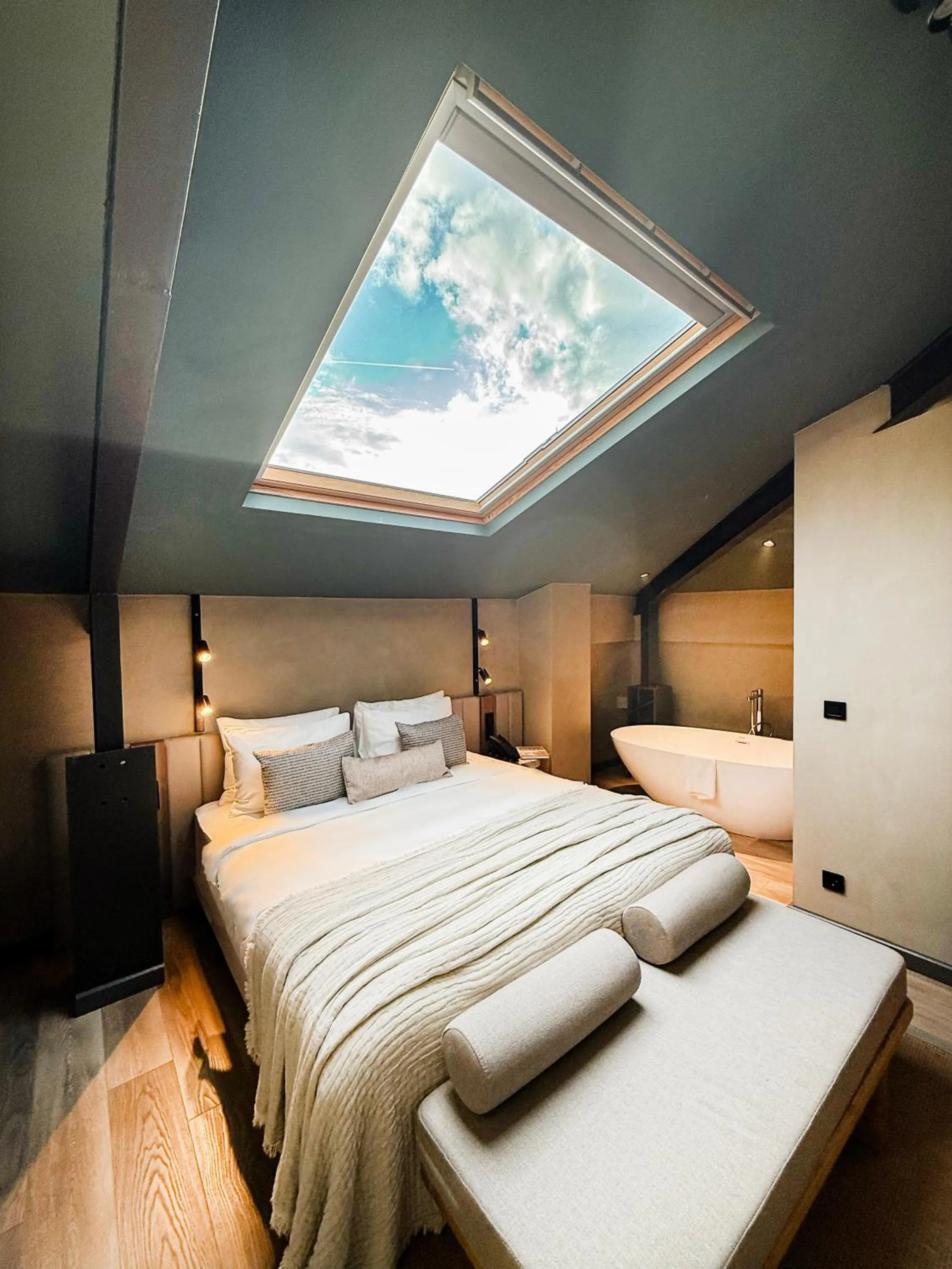 Bed in Lecole Hotel By Cityloft