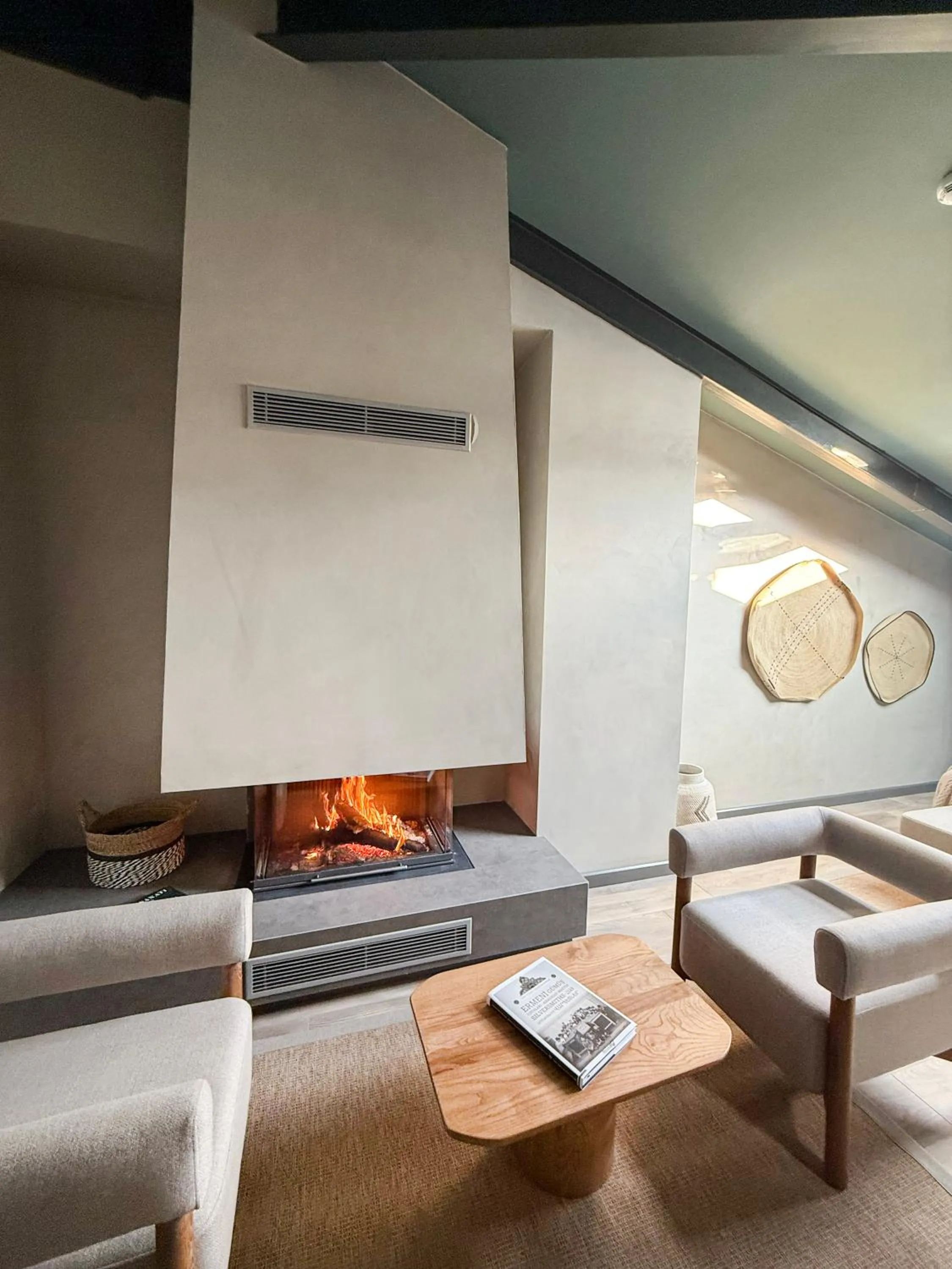 fireplace in Lecole Hotel By Cityloft